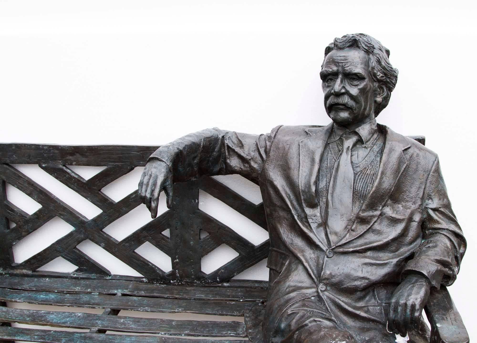 Stunning Lifesize Bronze Albert Einstein on a Garden Bench 20th Century 1