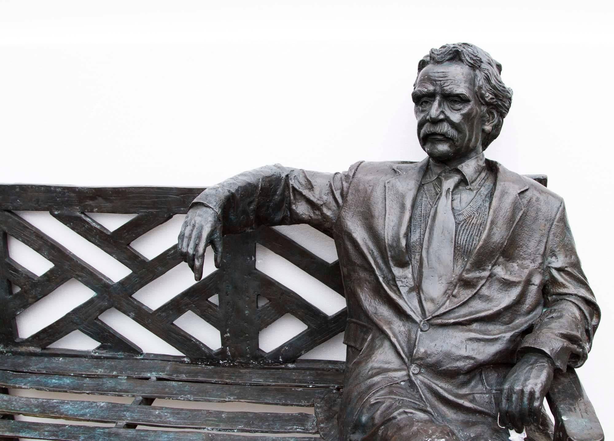 Late 20th Century Stunning Lifesize Bronze Albert Einstein on a Garden Bench, 20th Century