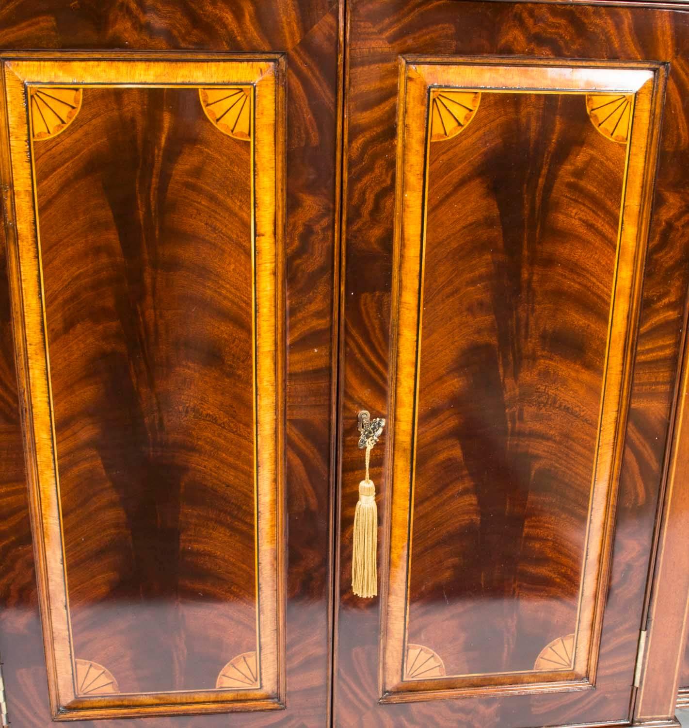 Flame Mahogany Four-Door Sideboard Credenza Chiffonier 4