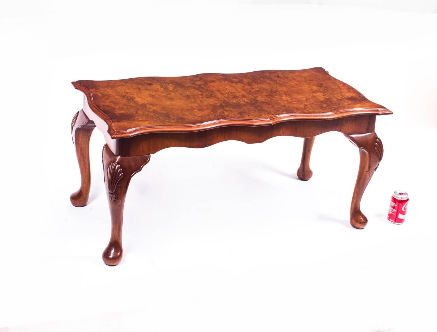 Vintage Burr Walnut Queen Anne Style Coffee Table, Mid-20th Century 2