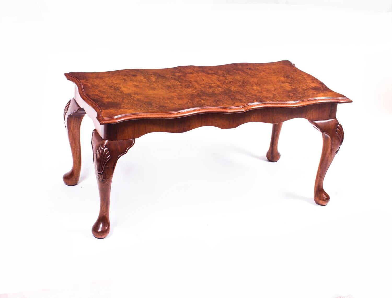 Vintage Burr Walnut Queen Anne Style Coffee Table, Mid-20th Century 3