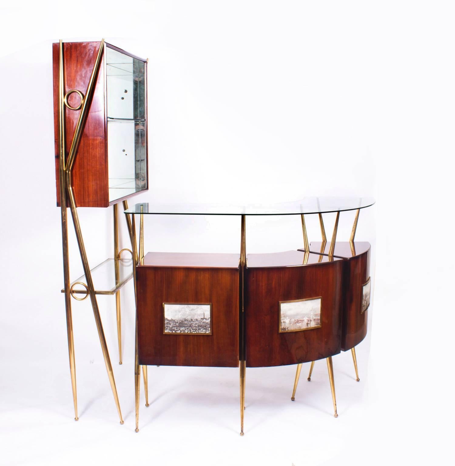 This is a fabulous modernist cocktail bar with mirrored display vitrine, circa 1950 in date and in the manner of the renowned Italian designer Gio Ponti.

We purchased this from a beautiful house in central London and the owners, who were