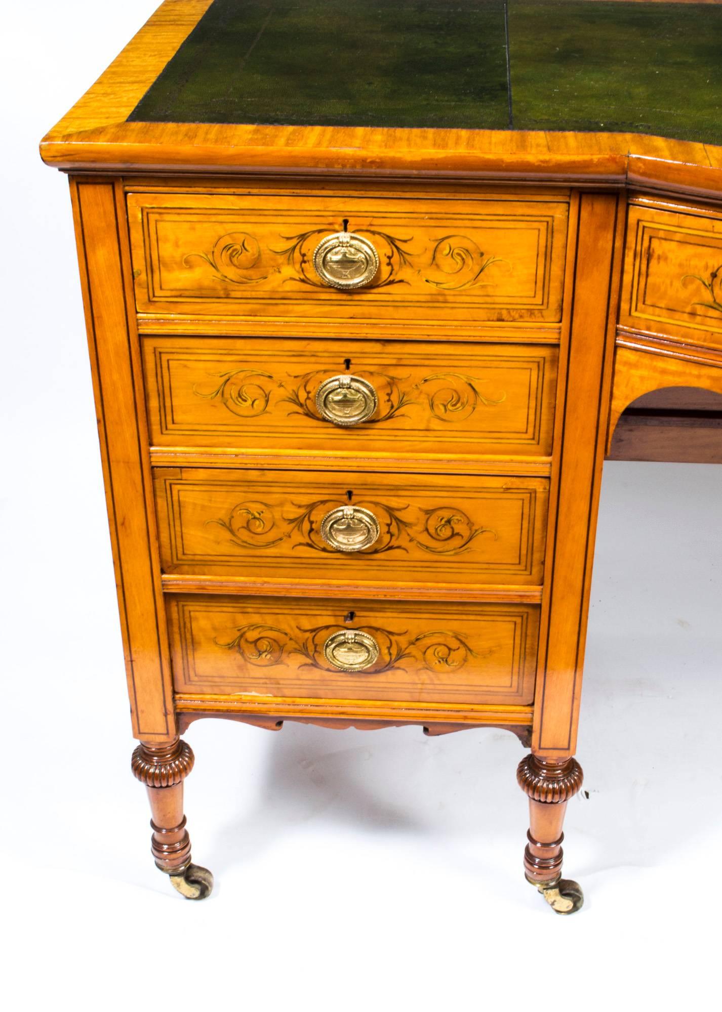 19th Century Edwardian Sheraton Revival Satinwood Desk In Excellent Condition In London, GB
