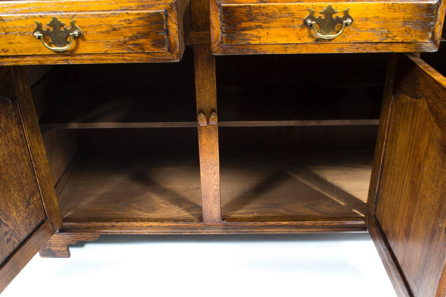 Vintage Welsh Oak Dresser Cabinet Sideboard, Late 20th Century In Excellent Condition In London, GB