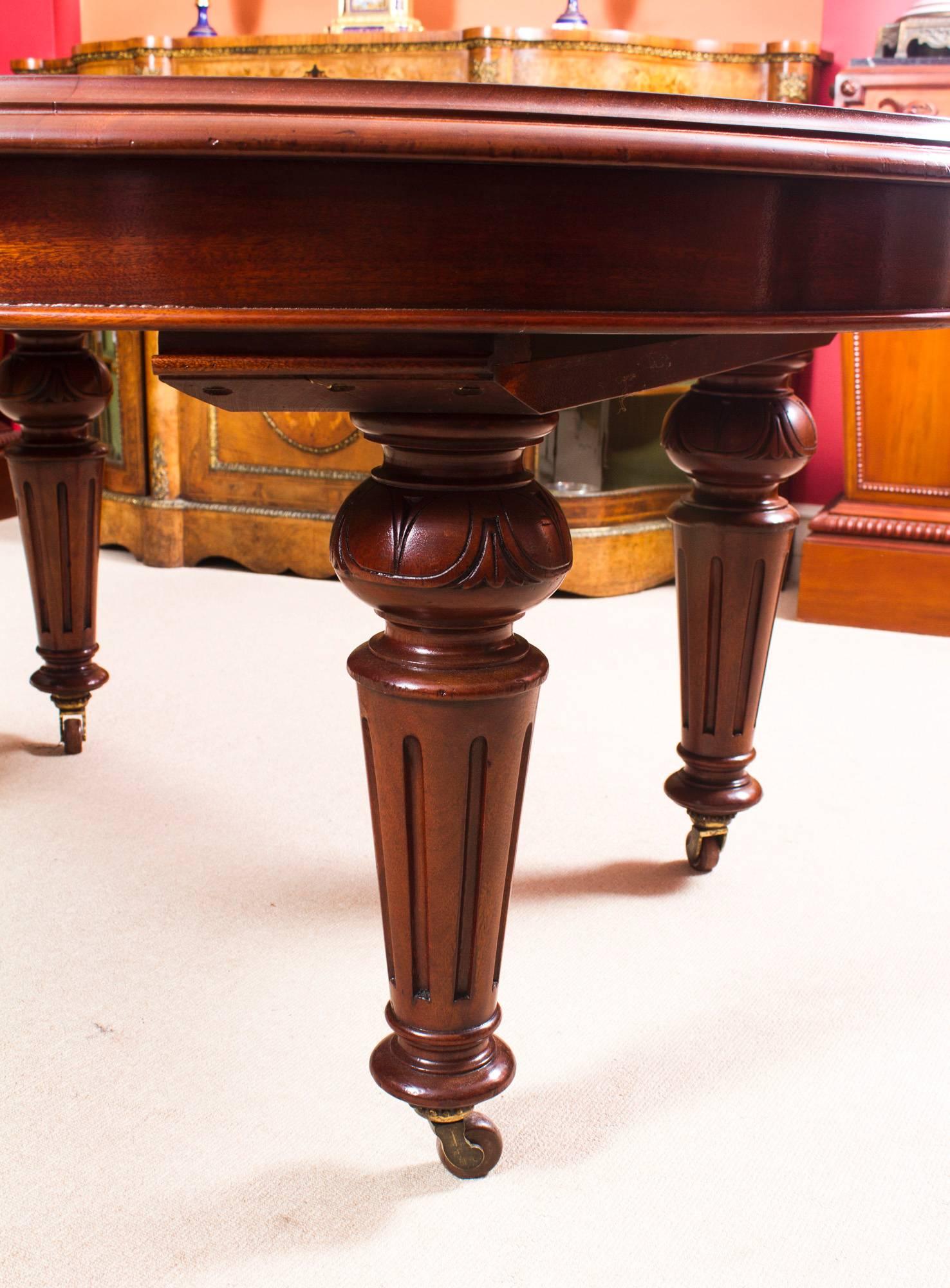 English Antique Victorian Oval Dining Table and Eight Chairs, circa 1860