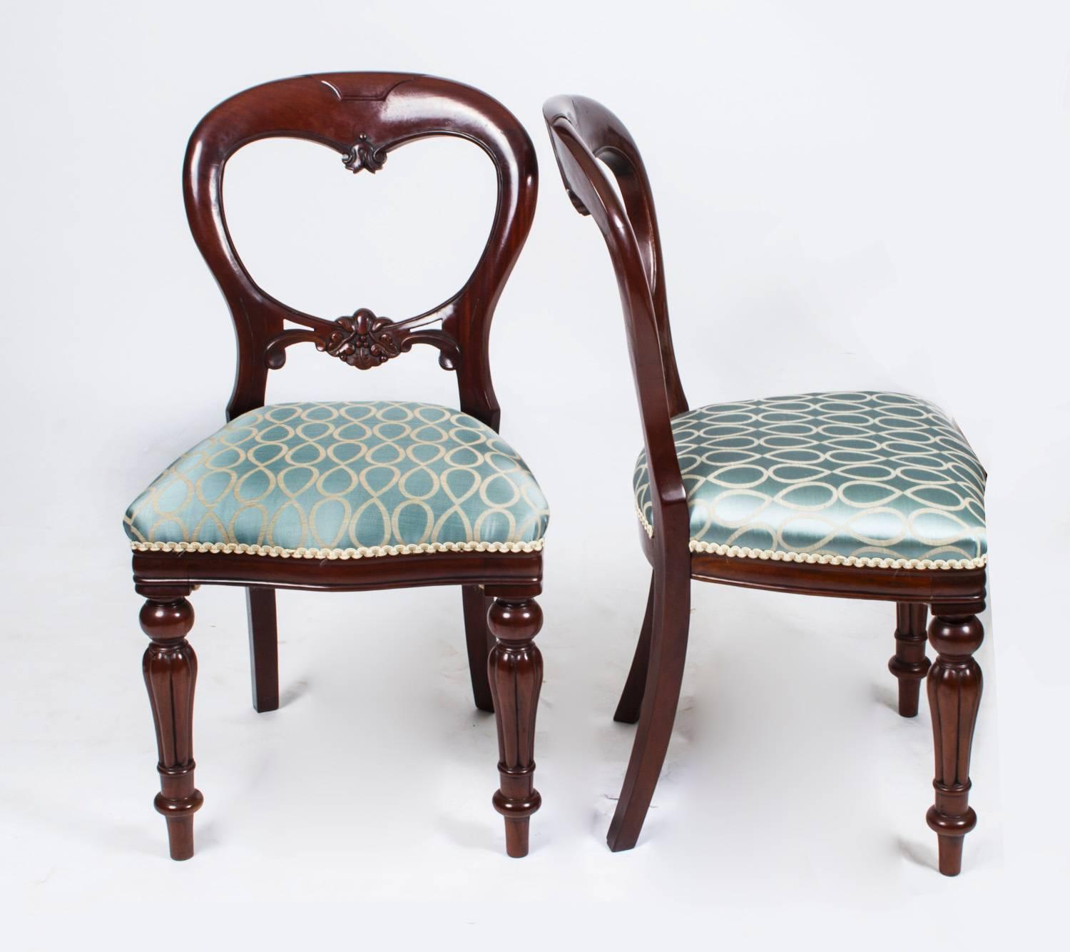 Antique Victorian Oval Dining Table and Eight Chairs, circa 1860 1