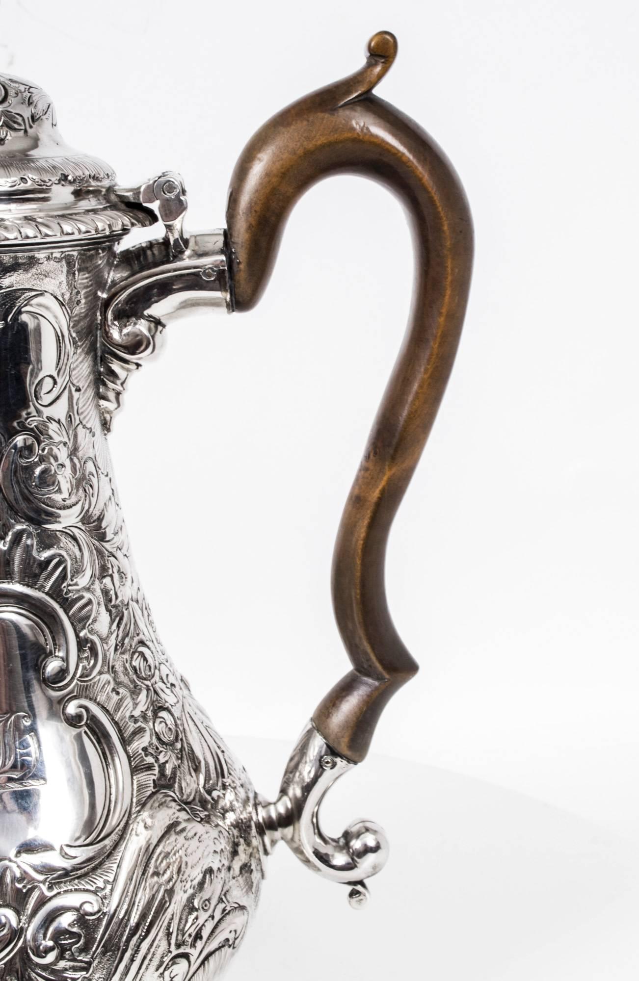 Antique George III Silver Coffee Pot W&J Priest, 1767 In Excellent Condition In London, GB