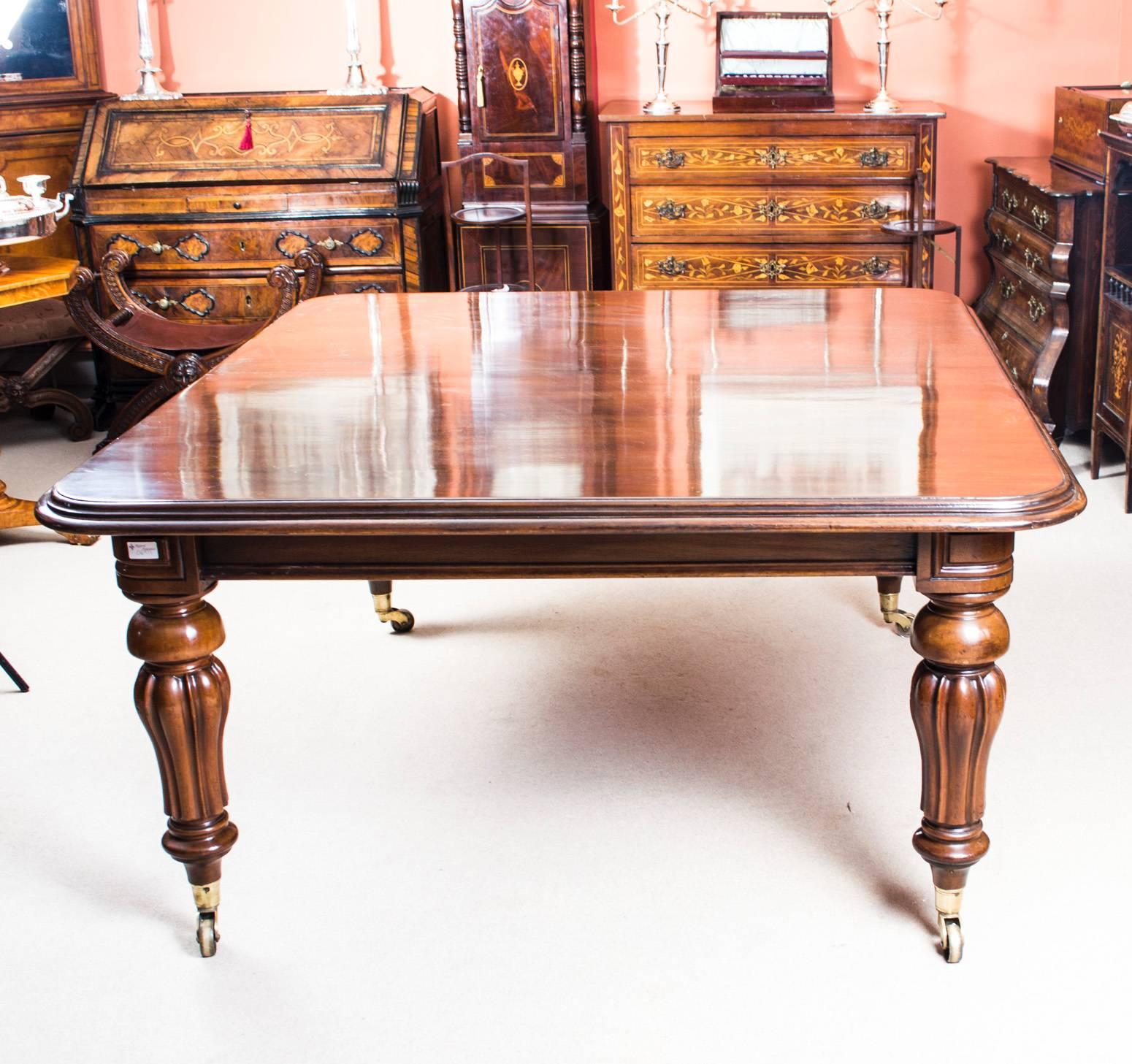 Antique Victorian Mahogany Dining Table, circa 1850 2