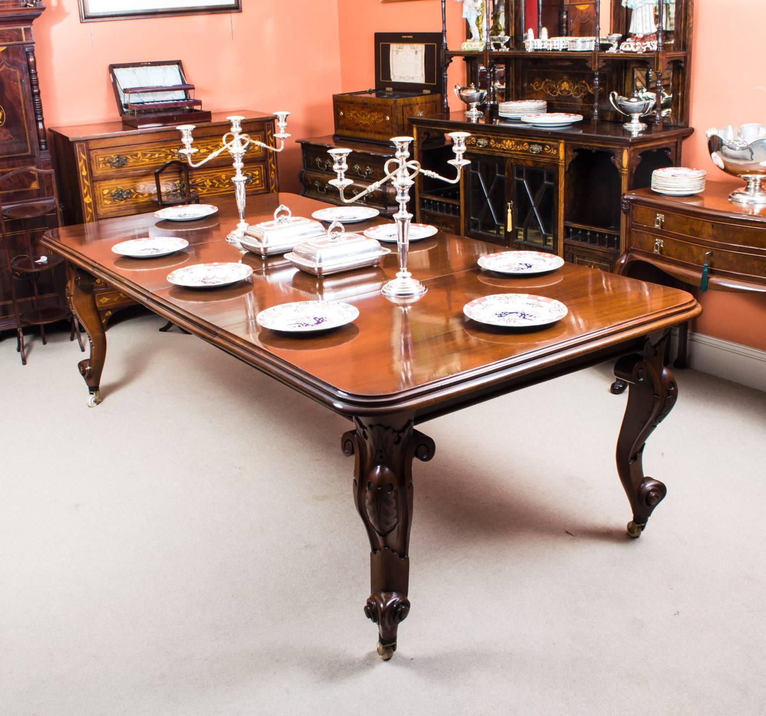 Antique Victorian Mahogany Dining Table and Eight Chairs In Excellent Condition In London, GB