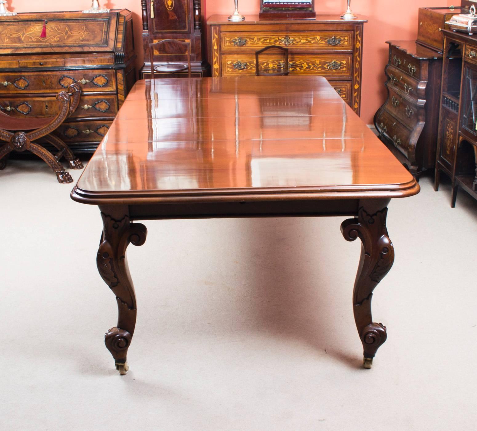 Mid-19th Century Antique Victorian Mahogany Dining Table and Eight Chairs