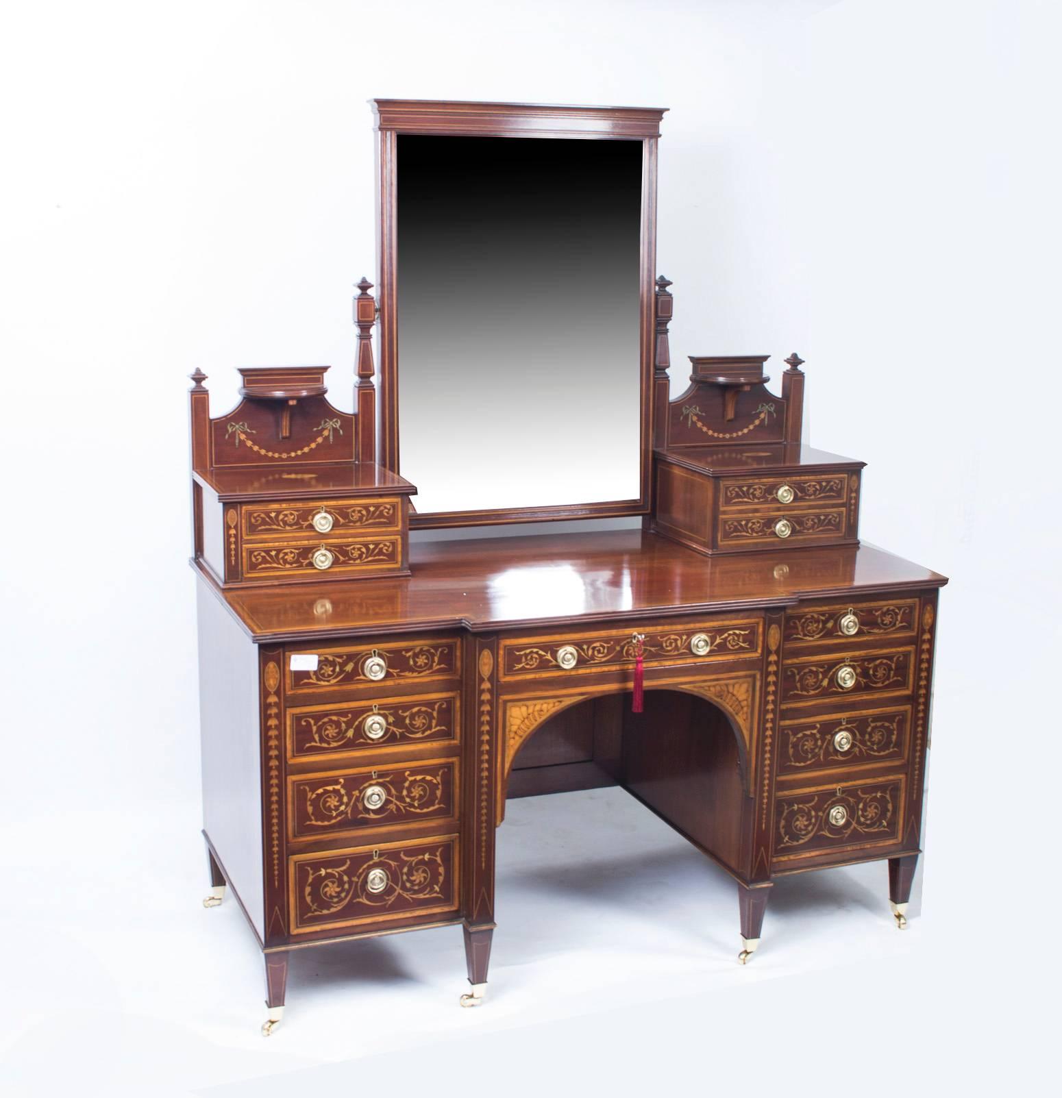 English Antique Victorian Bedroom Suite, Maple & Co, circa 1880