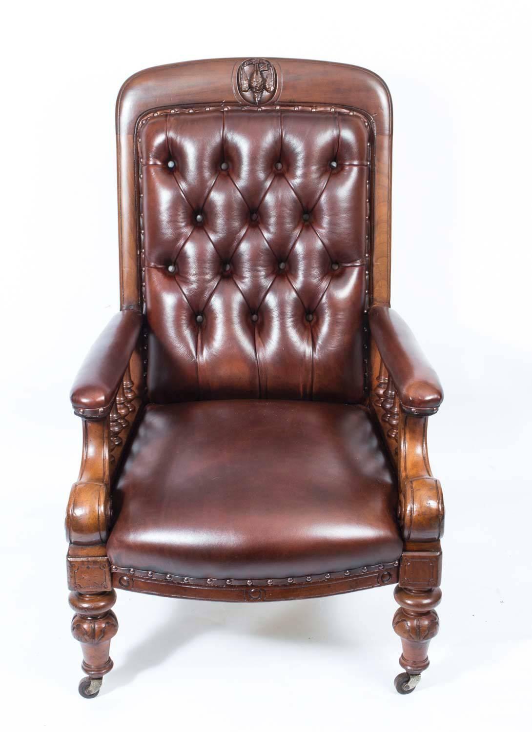 Victorien Paire de fauteuils en cuir de style victorien anglais du XIXe siècle en vente