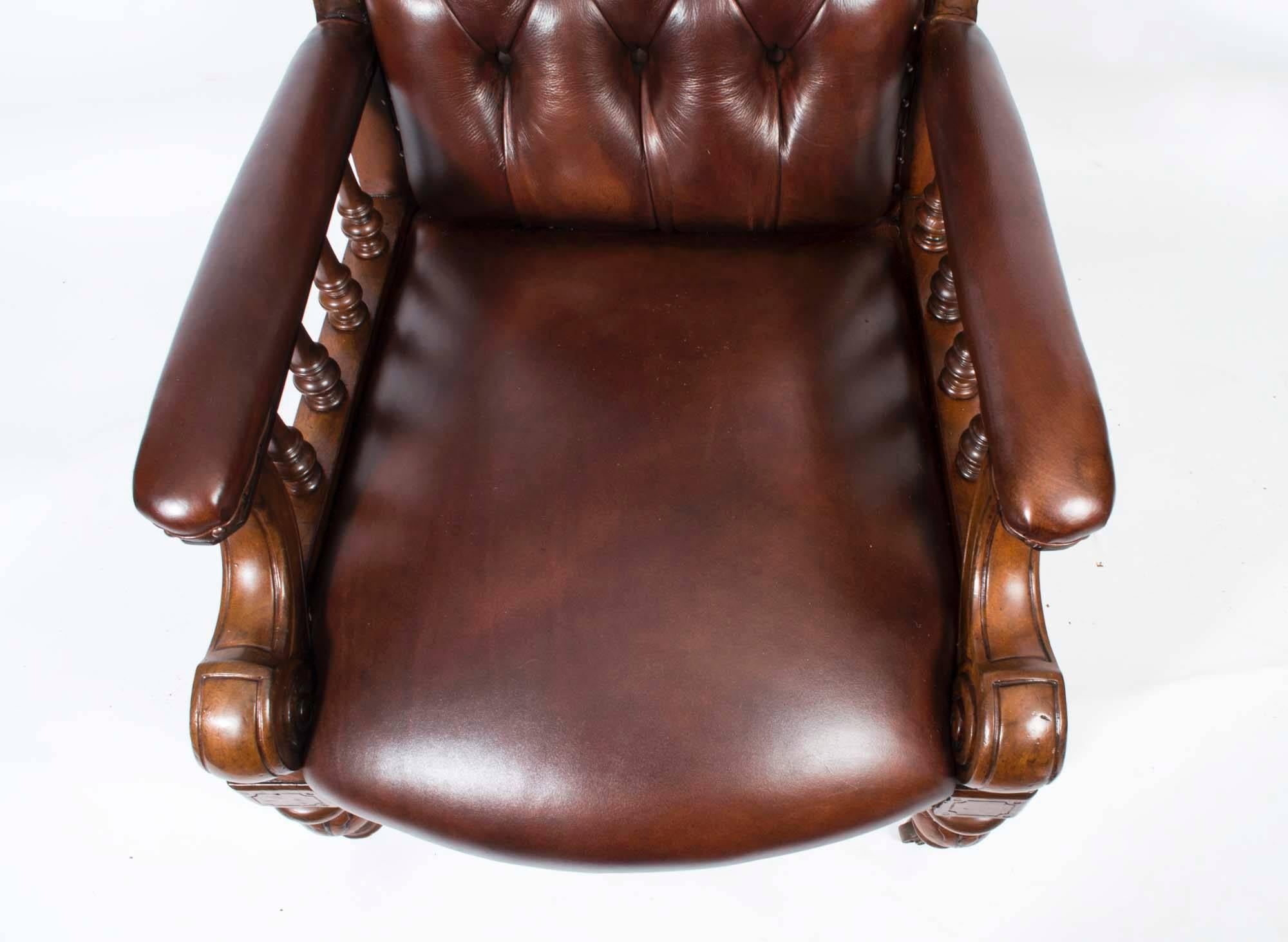 Late 19th Century 19th Century Pair of English Victorian Leather Armchairs For Sale