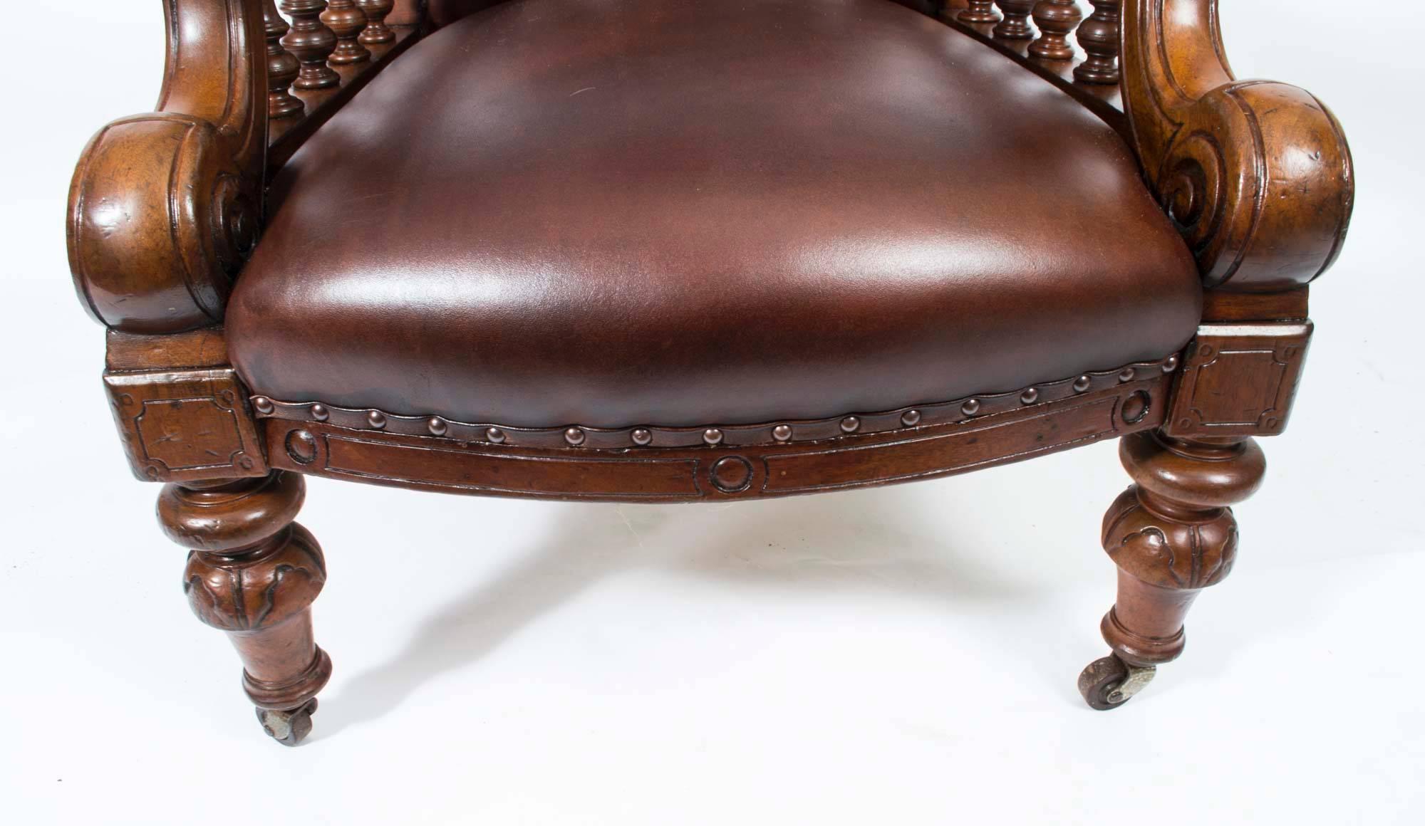 Fin du XIXe siècle Paire de fauteuils en cuir de style victorien anglais du XIXe siècle en vente