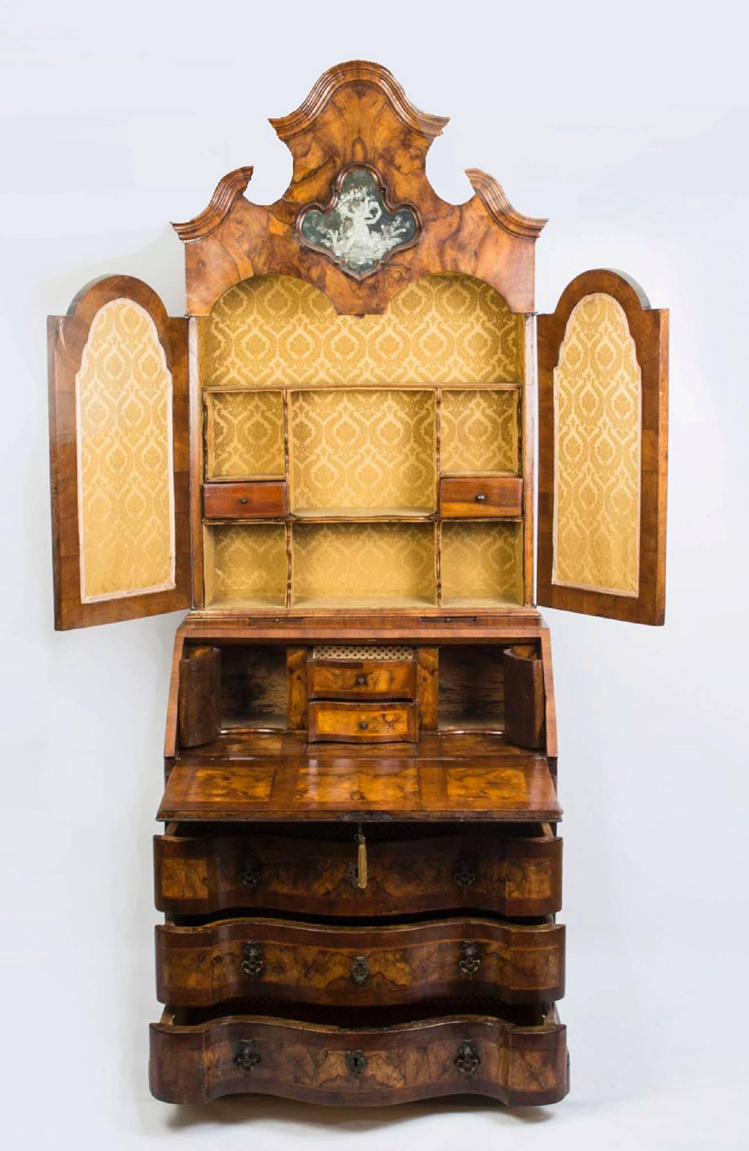 This is a fabulous antique Italian bureau bookcase, made in Venice, circa 1750.

It has been made from the finest burr walnut with walnut crossbanding and boxwood inlaid lines.

The top has two mirrored doors with a small cherub engraved mirror