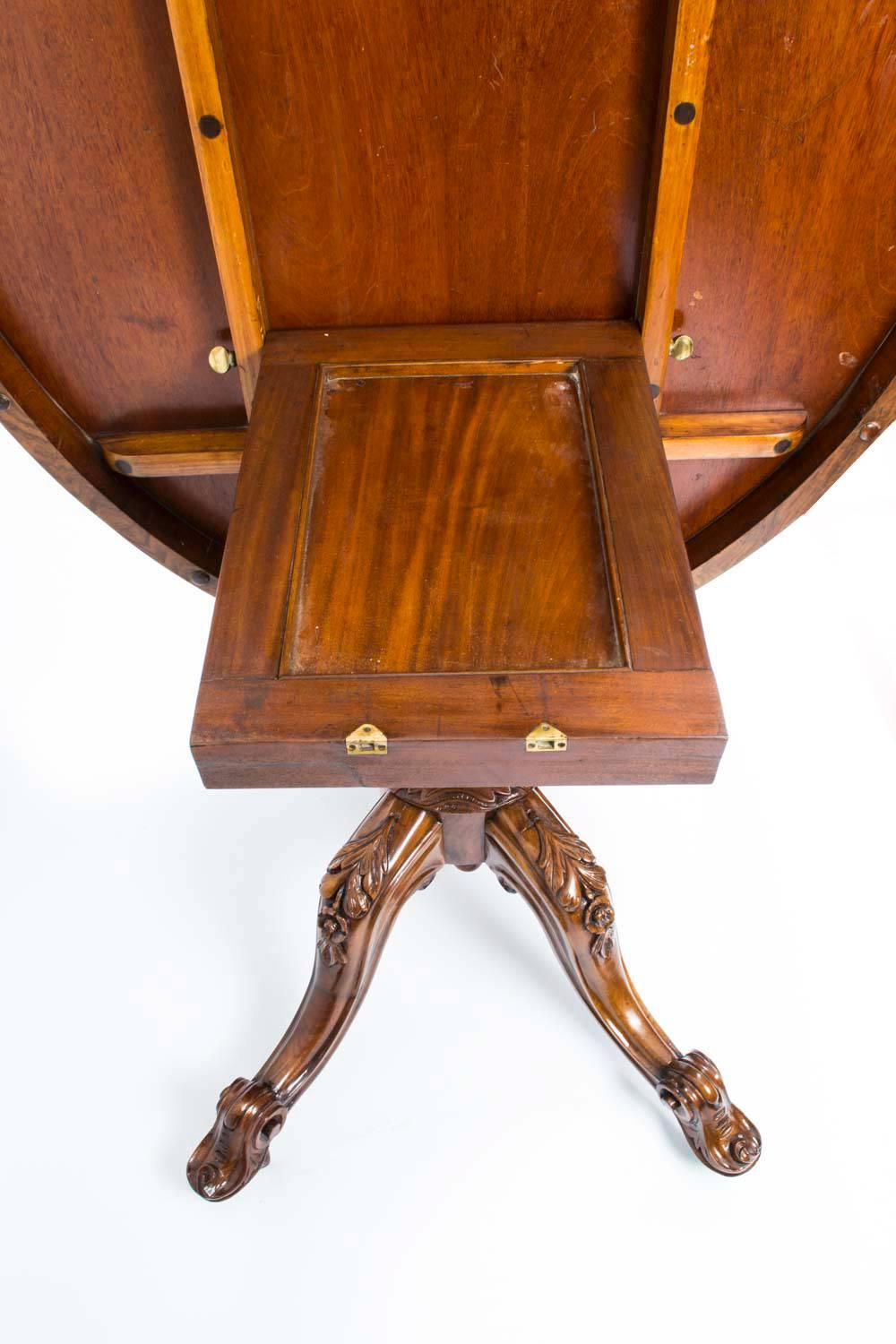 Mid-19th Century Antique Burr Walnut Marquetry Oval Loo Table, circa 1860