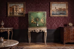 Ancienne armoire à cocktail sur pied, laquée vert Harrods, milieu du 20e siècle