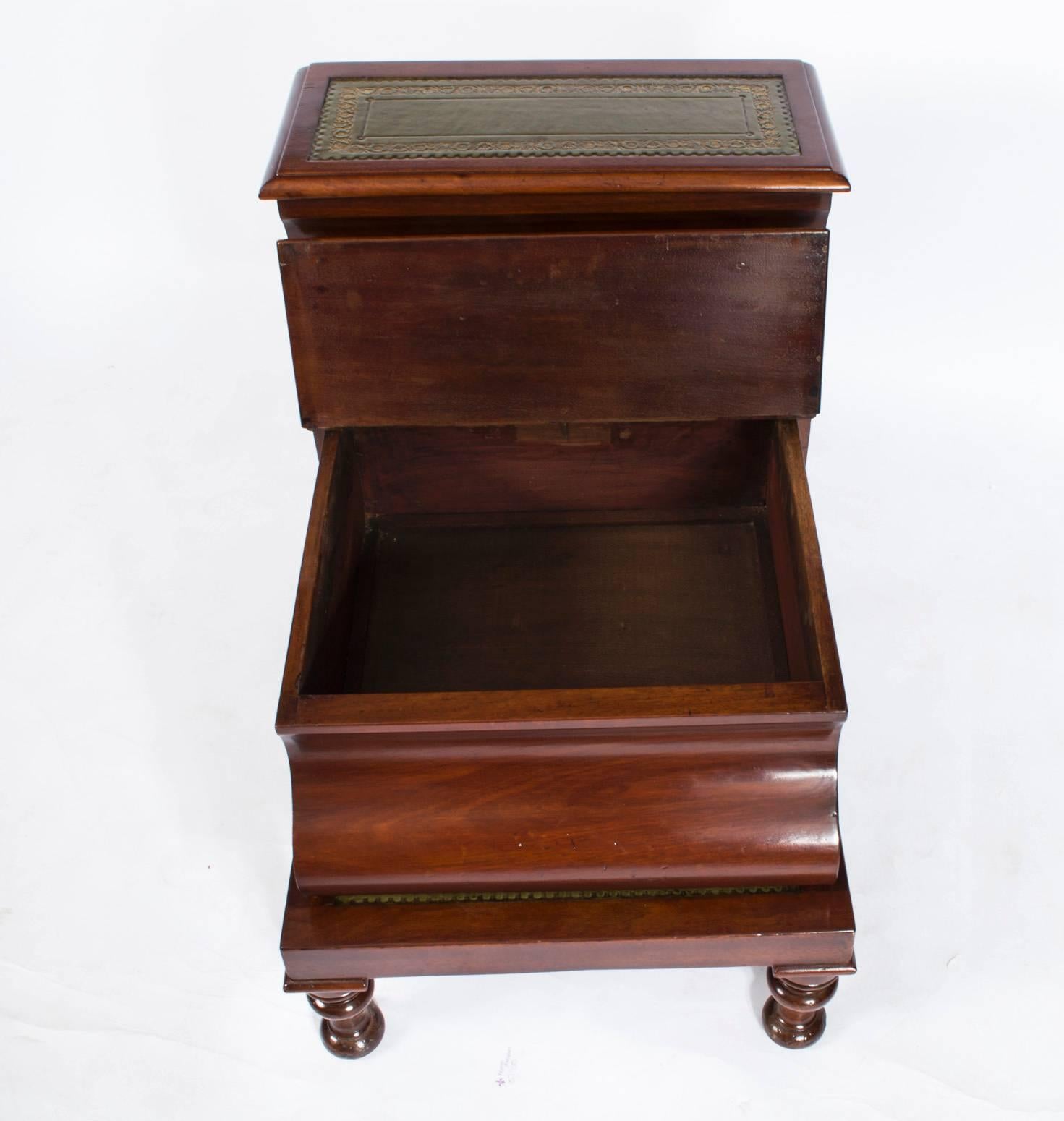 Leather 19th Century Set of Victorian Mahogany Library or Bed Steps