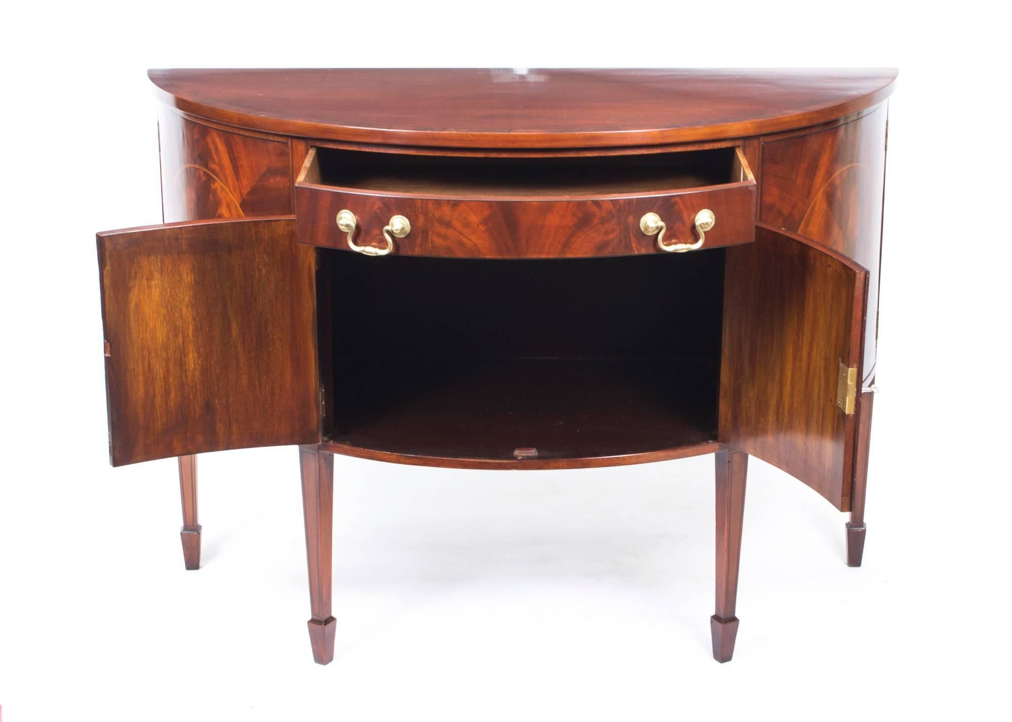 Antique George III Half-Moon Mahogany Side Cabinet, circa 1780 In Excellent Condition In London, GB