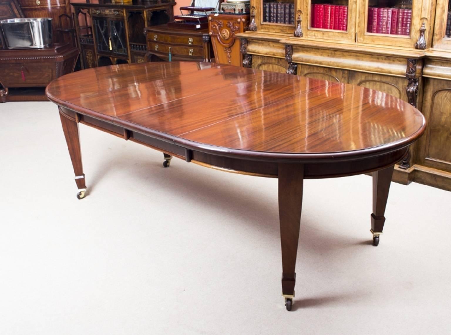 This is a rare opportunity to own an antique Edwardian oval extending dining table, made of flame mahogany and the matching set of eight antique Edwardian shield back dining chairs.

The table has two leaves which can be added or removed as