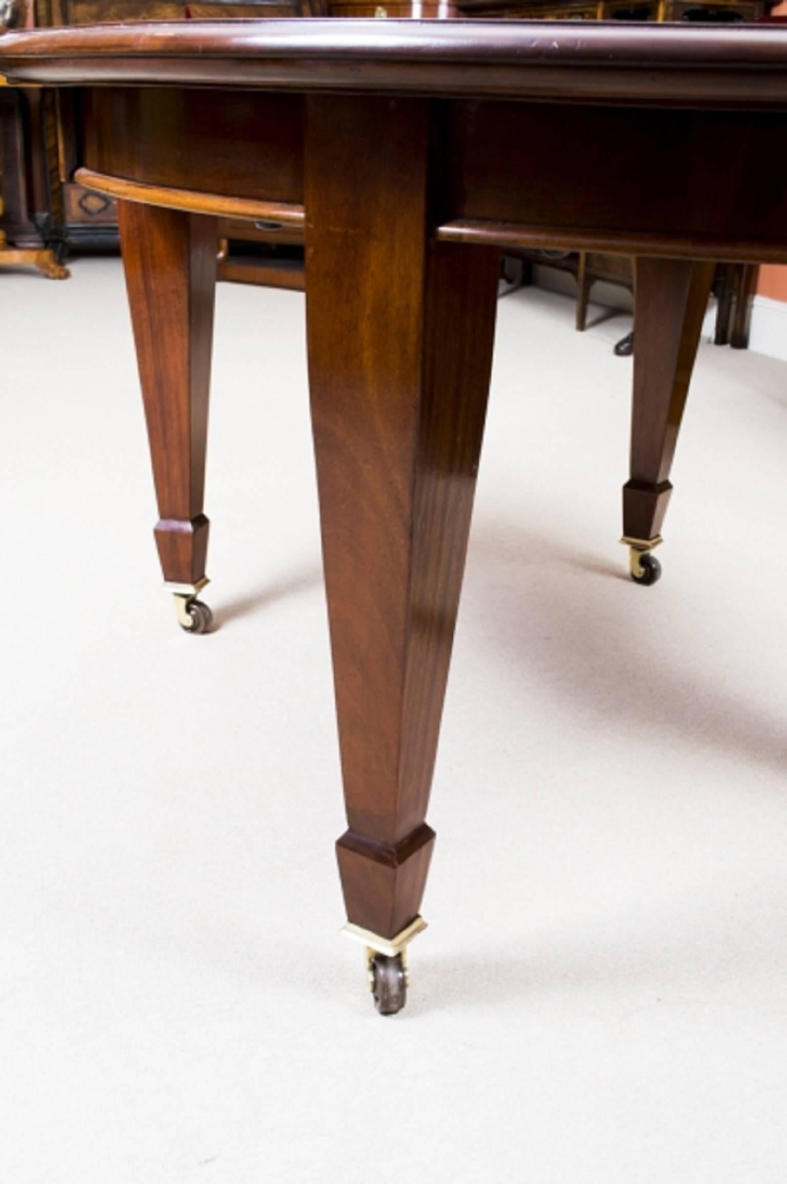 Antique Edwardian Dining Table with Eight Chairs, circa 1900 In Excellent Condition In London, GB