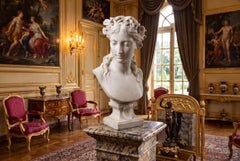 Buste antique en marbre de Carrare représentant une femme grecque, par Eugène Aizelin, XIXe siècle