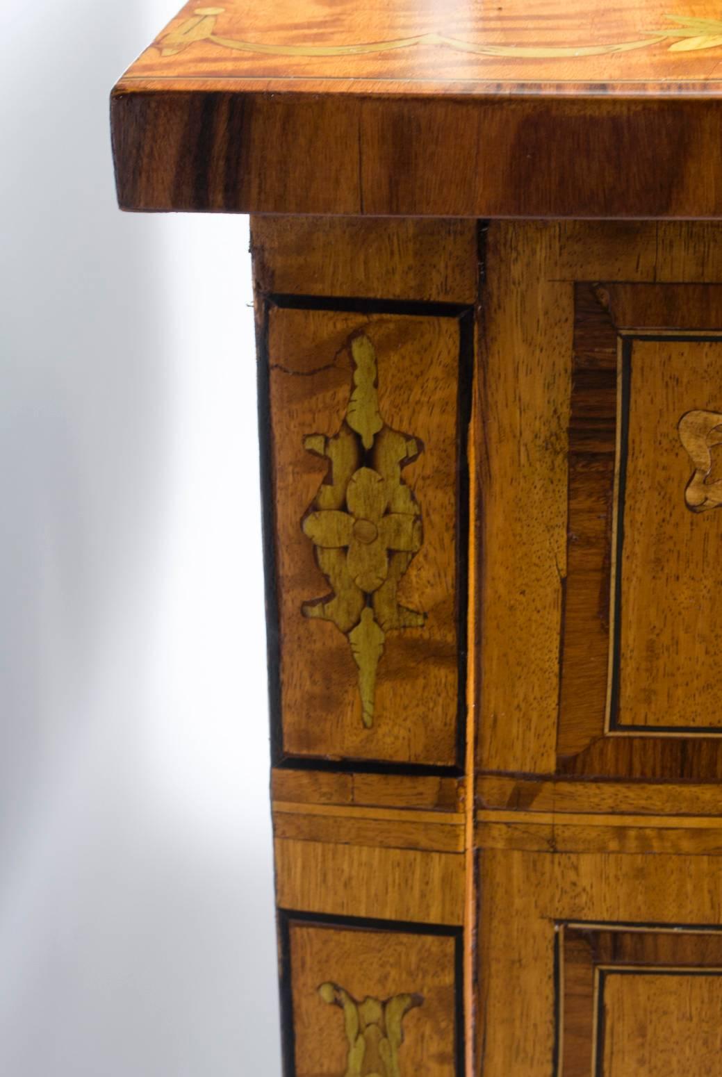 Pair of Satinwood Demilune Cabinets Commodes, Early 20th Century 5