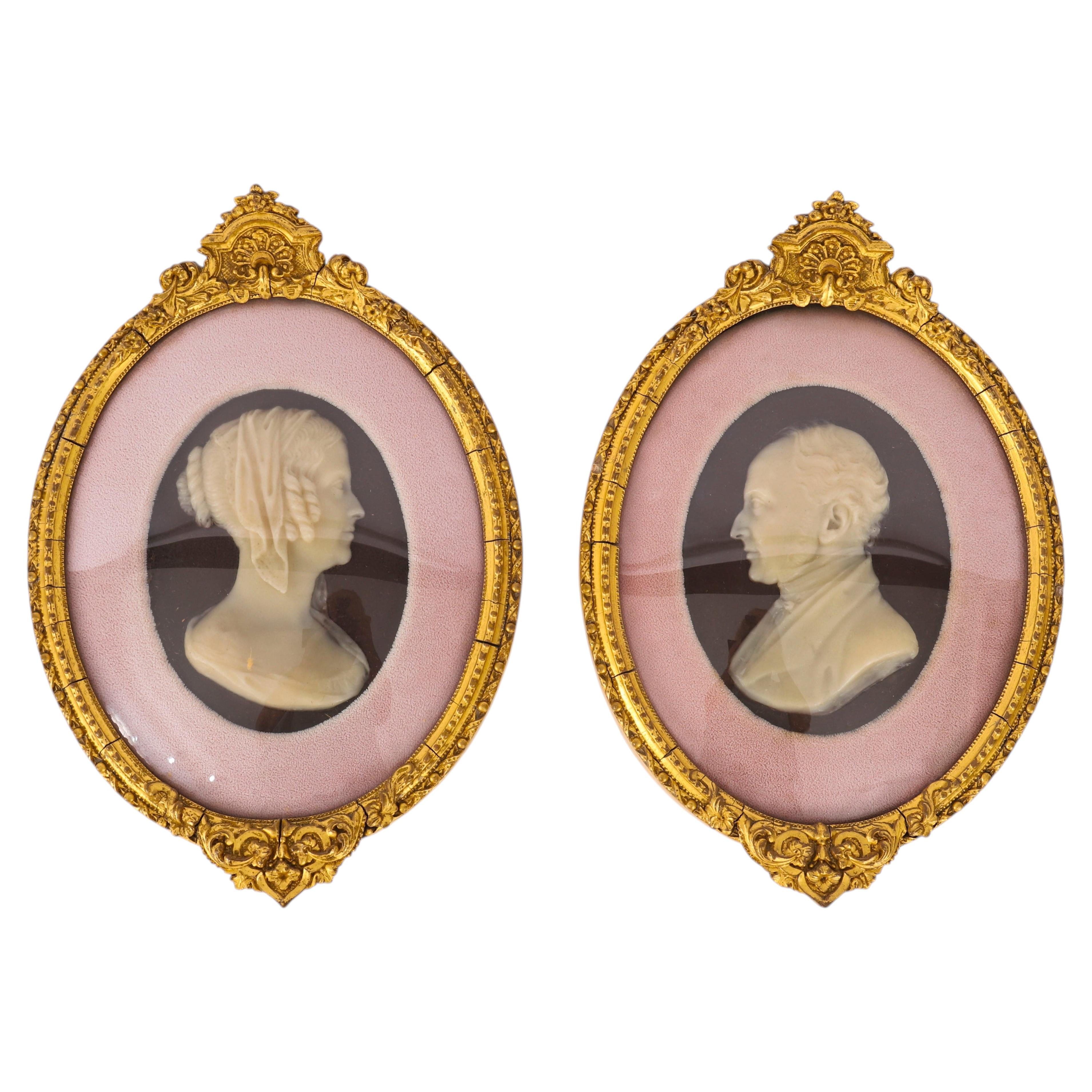 Paire de portraits en relief en cire encadrés, représentant M. et Mme Blaauw, XIXe siècle
