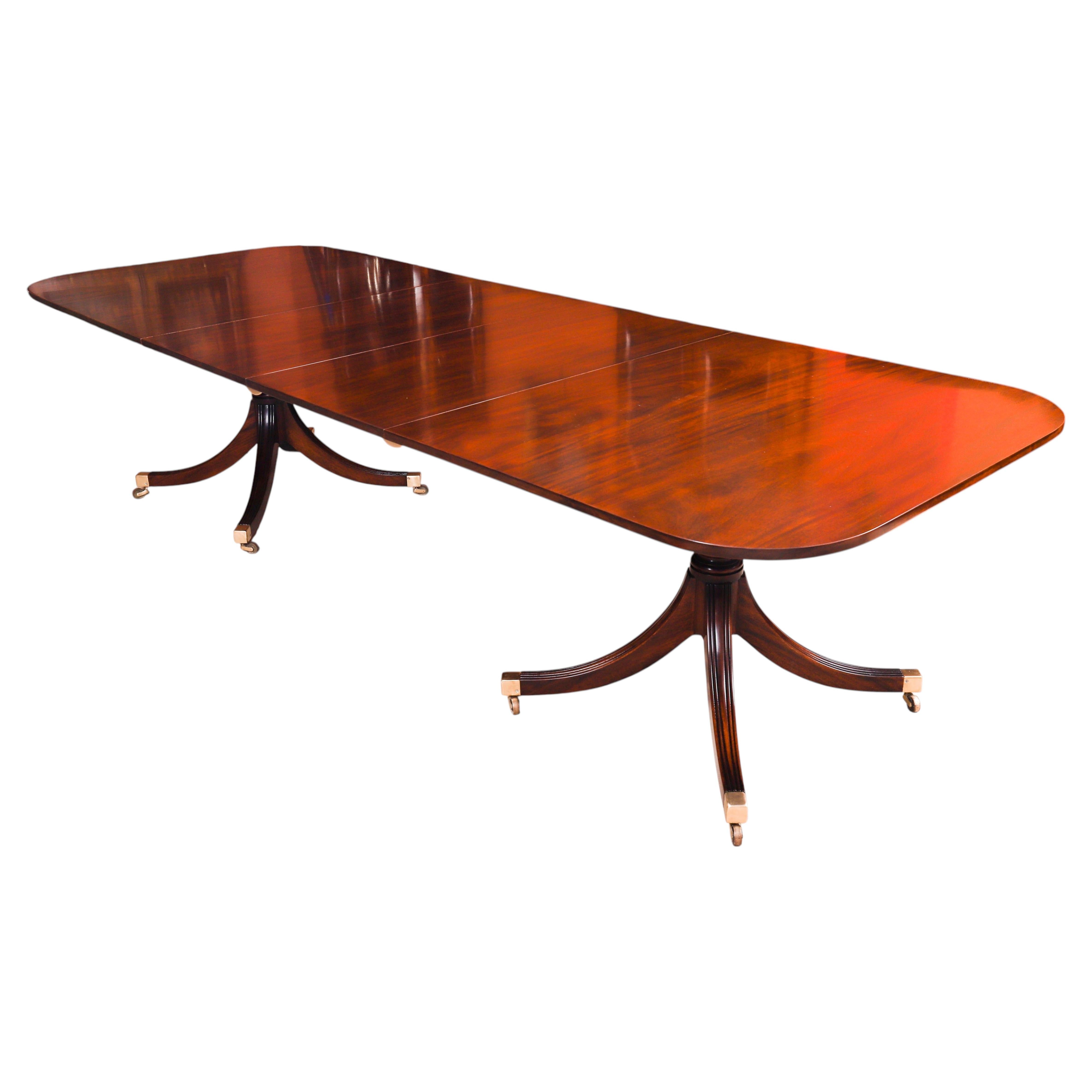 Mesa de comedor vintage de estilo Regency Revival de 10 pies, de William Tillman, siglo XX