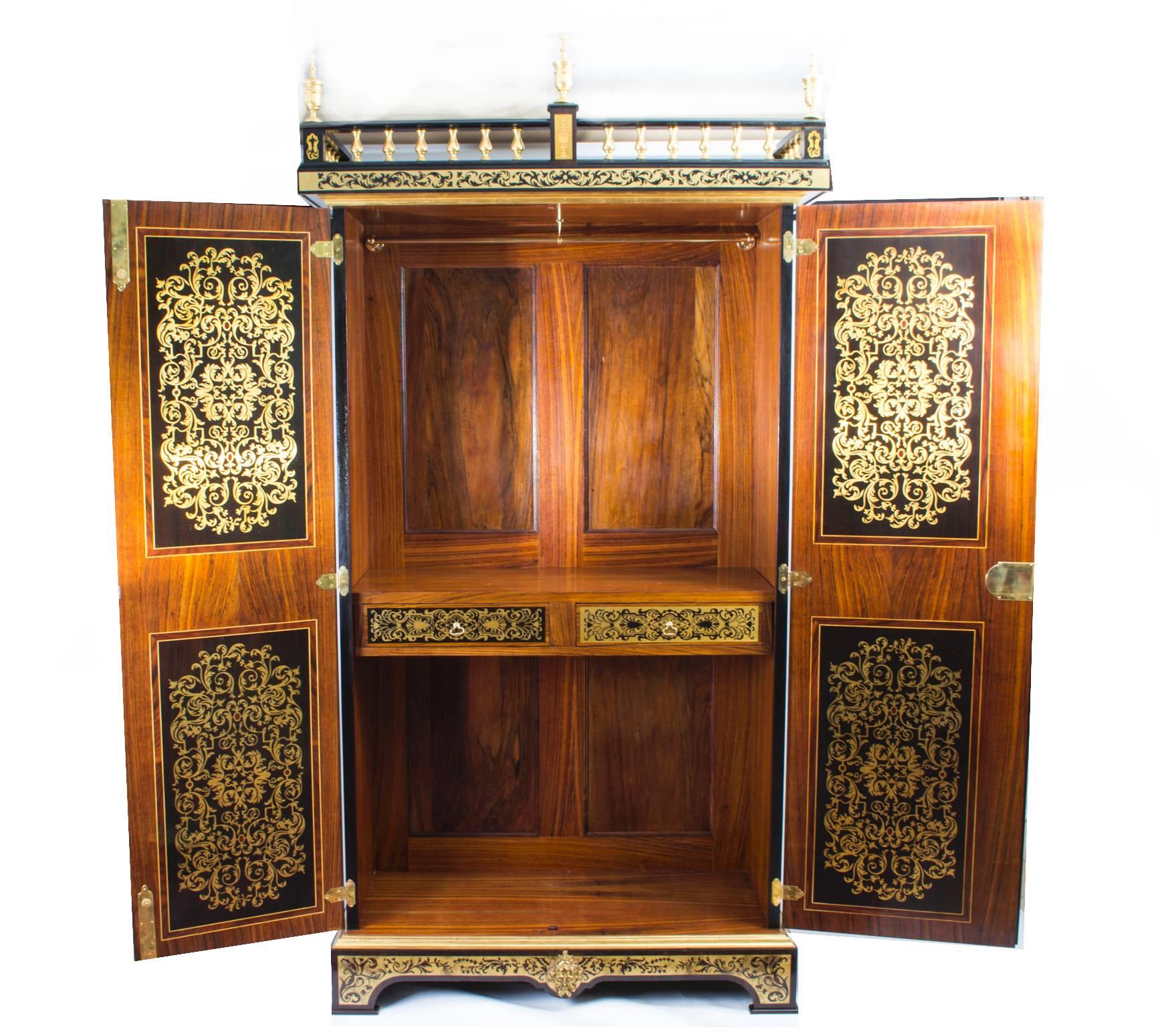 This is an absolutely exquisite antique French rosewood and Boulle marquetry cabinet, dating from the early 20th century.

It has been accomplished in rosewood and cut brass marquetry with an amazing pair of full length doors, each with four