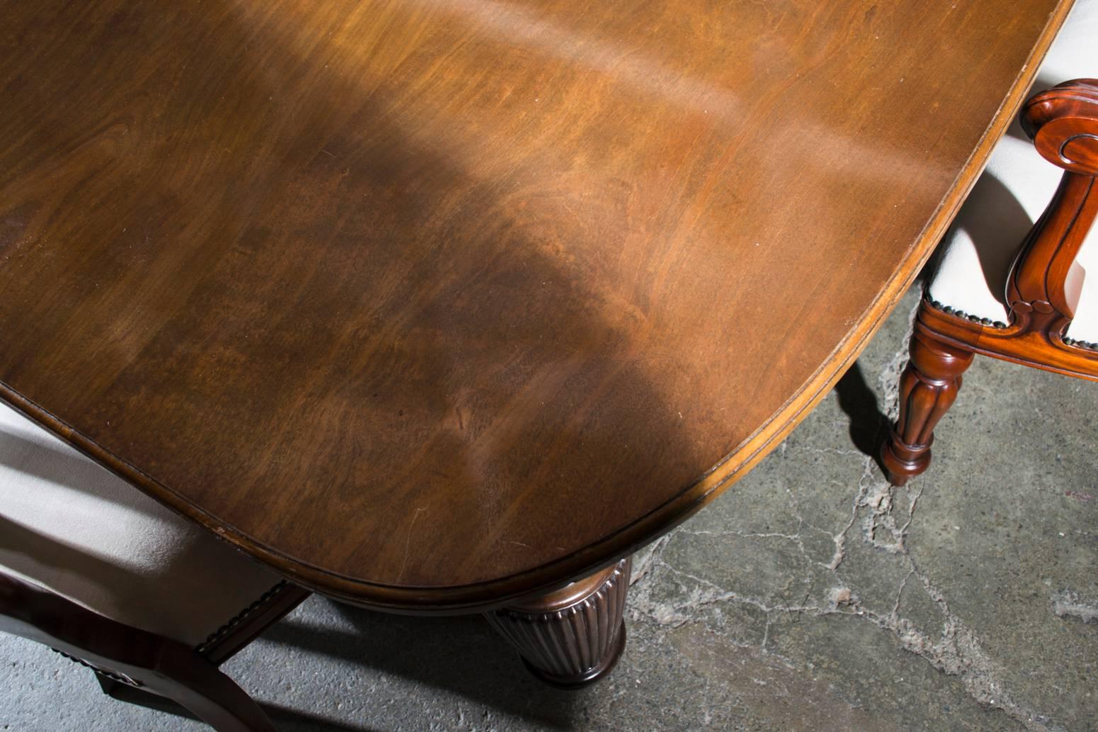 British Antique Victorian Extending Dining Table, circa 1880