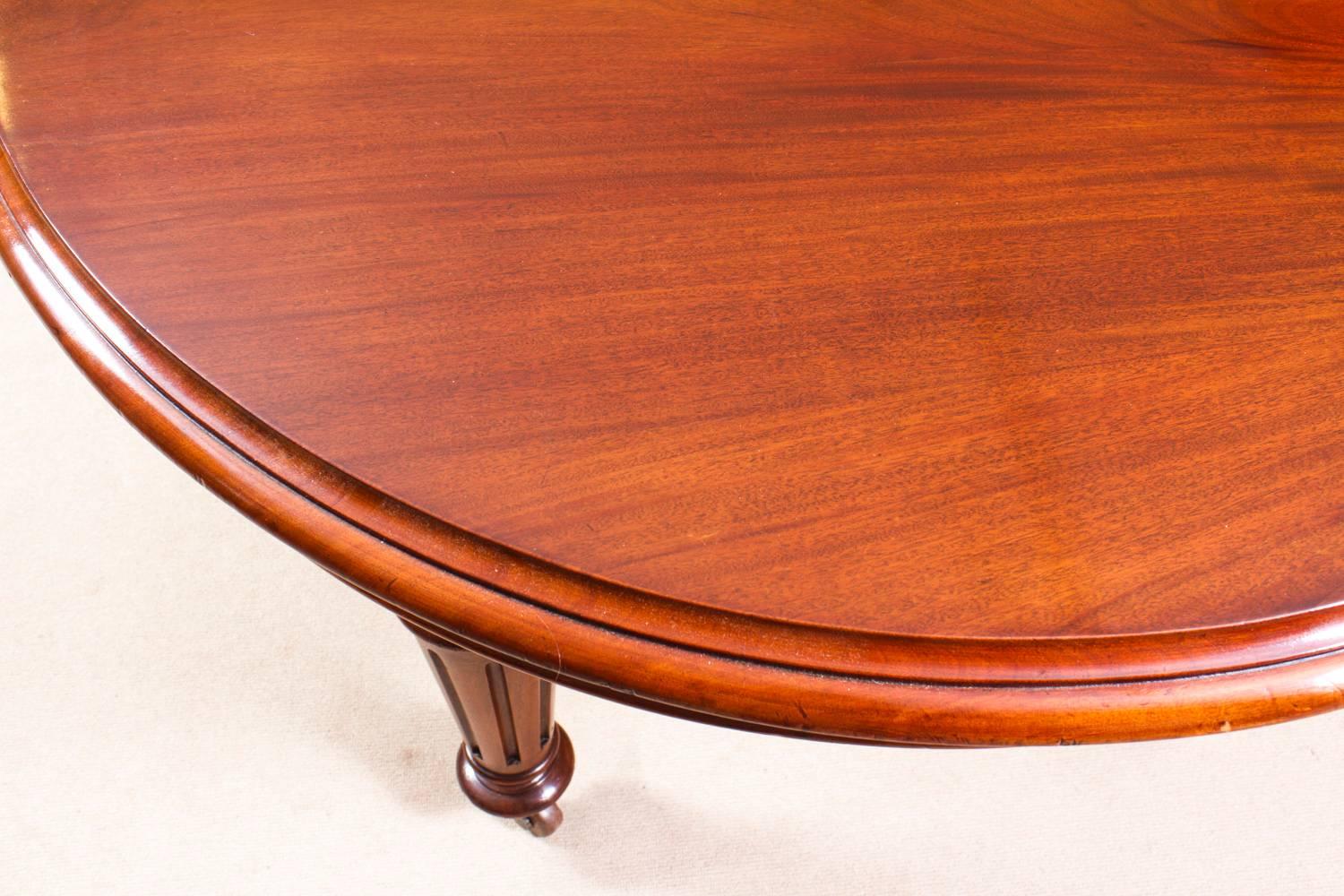 Mid-19th Century Antique Victorian Oval Extending Dining Table, circa 1860