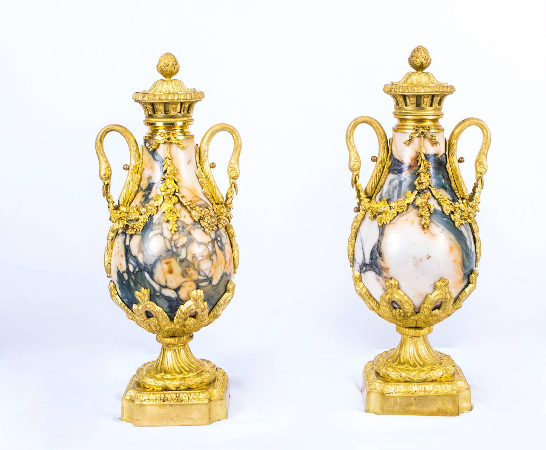 19th Century Pair of Louis XV French Carrara Marble Urns 4