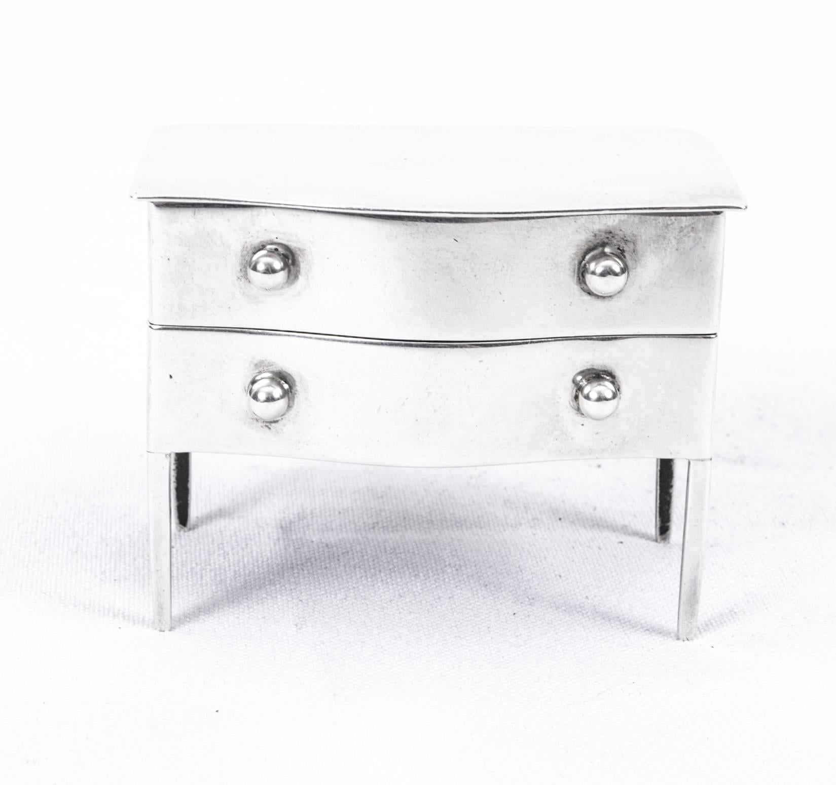 This is a rare and delightful antique Edwardian English solid sterling silver stamp or mini jewel box with hallmarks for London, 1909 and the makers mark of the world-renowned retailer and silversmith, Asprey's of Bond Street, London and the patent