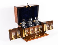 Antiguo Decantador Victoriano de Nogal con 3 Cristales Tantalus Dry Bar Siglo XIX