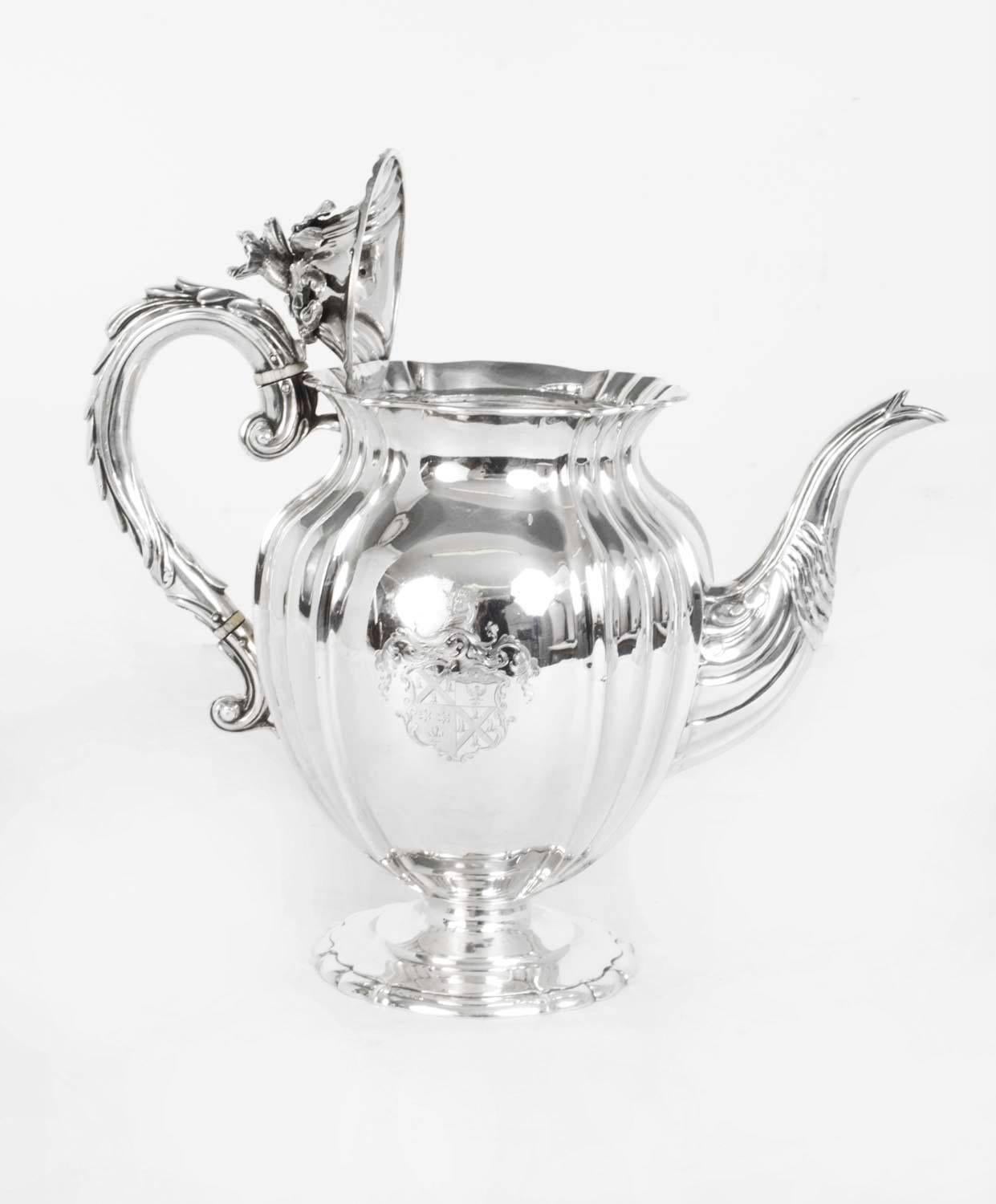 Antique English George III Silver Coffee Pot, 1827 In Excellent Condition In London, GB