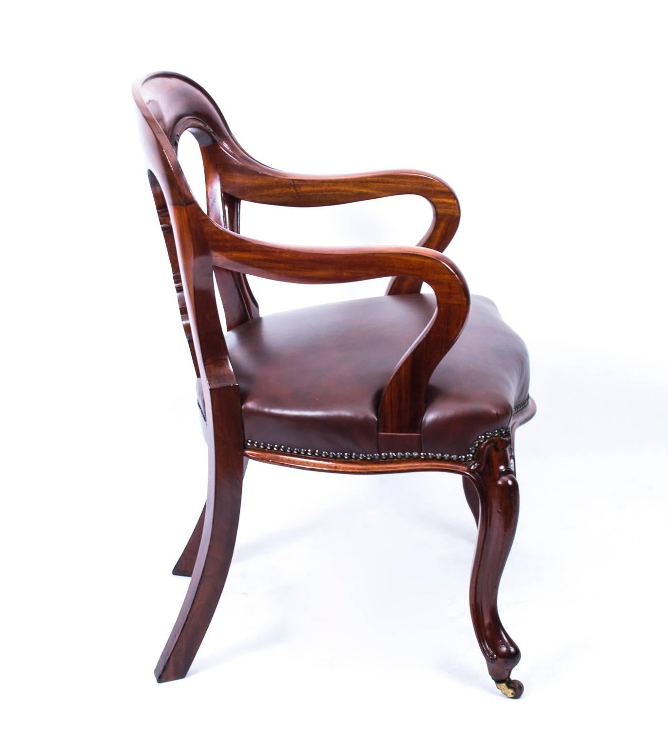 19th Century Pair of William IV Mahogany and Leather Armchairs 3