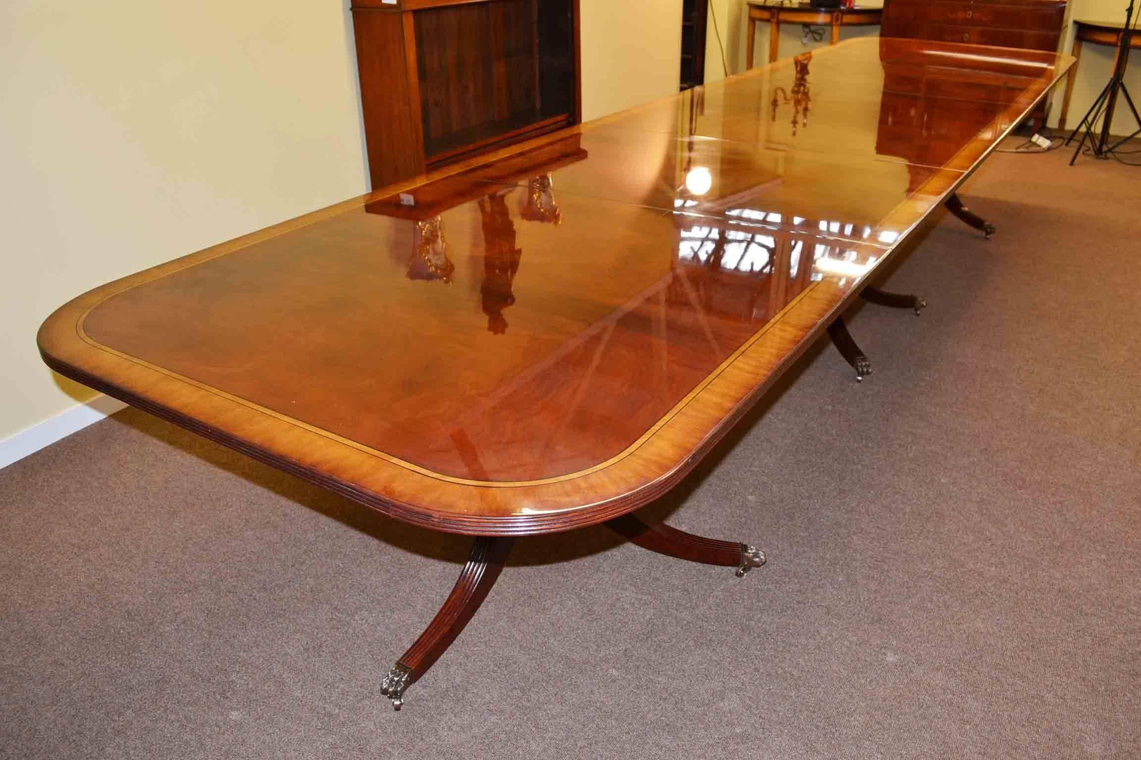 Regency Dining Table Flame Mahogany Crossbanded In Excellent Condition In London, GB