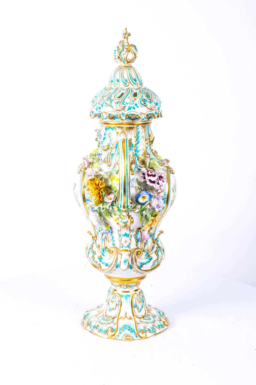 Antique Pair of Meissen Porcelain Vases, circa 1810 4
