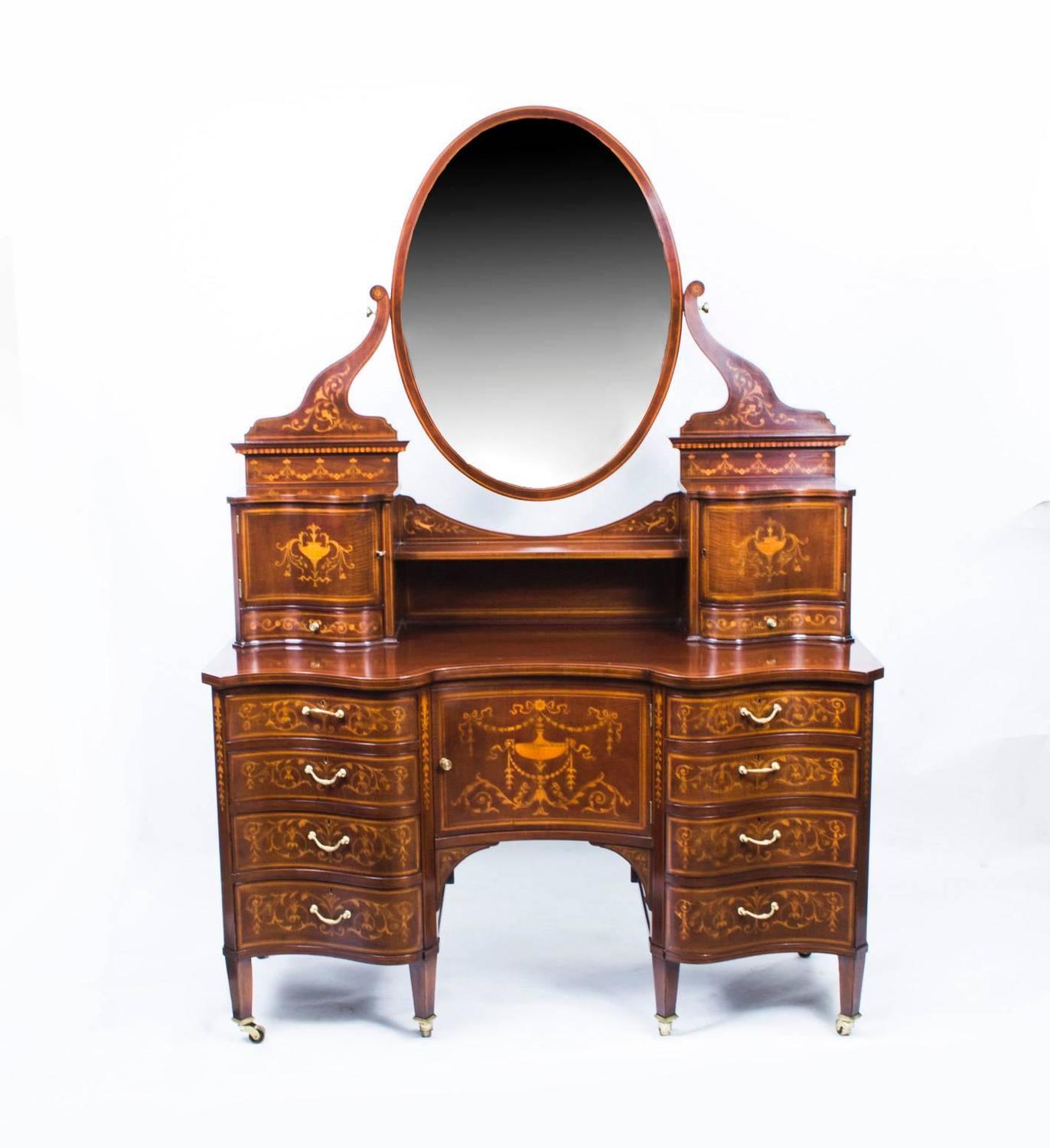 Antique Victorian Bedroom Suite by Edwards and Roberts, circa 1880 For