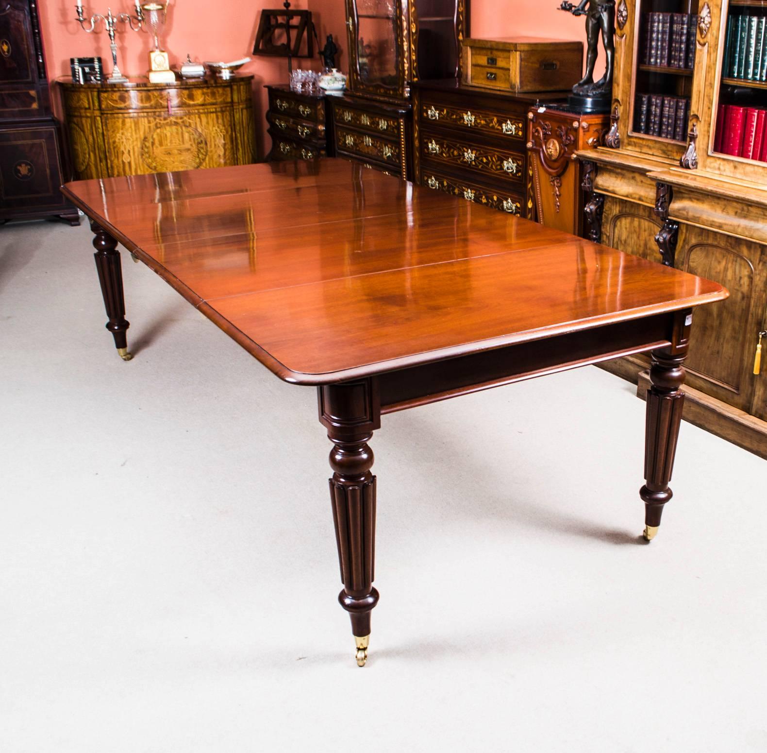 A very rare opportunity to own an antique English Regency dining table in the manner of Gillow’s, circa 1820 in date.

The amazing table has two original leaves and has been handcrafted from solid flame mahogany which has a beautiful grain. The