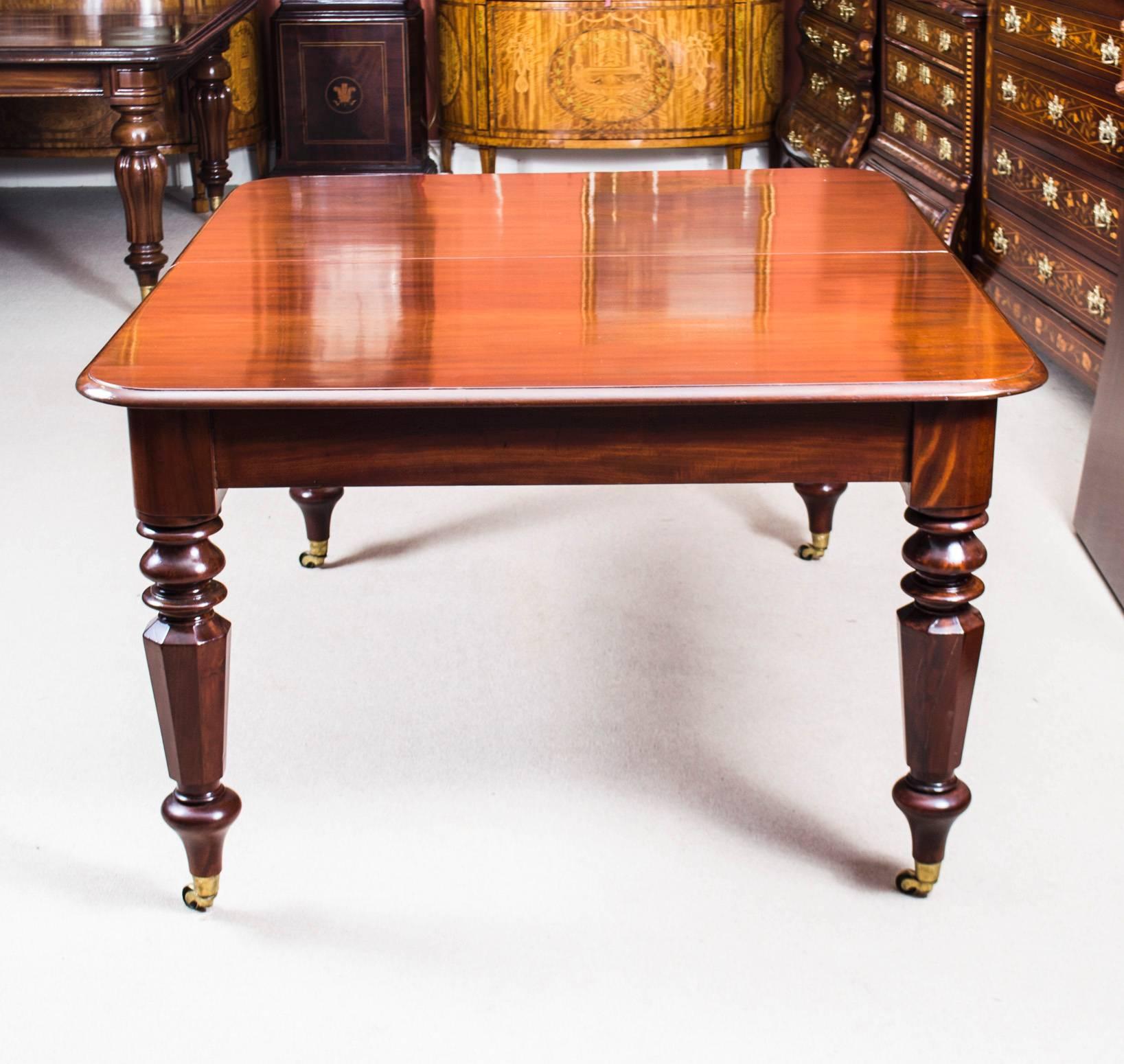 Antique Regency Mahogany Dining Table Manner of Gillows, circa 1820 1
