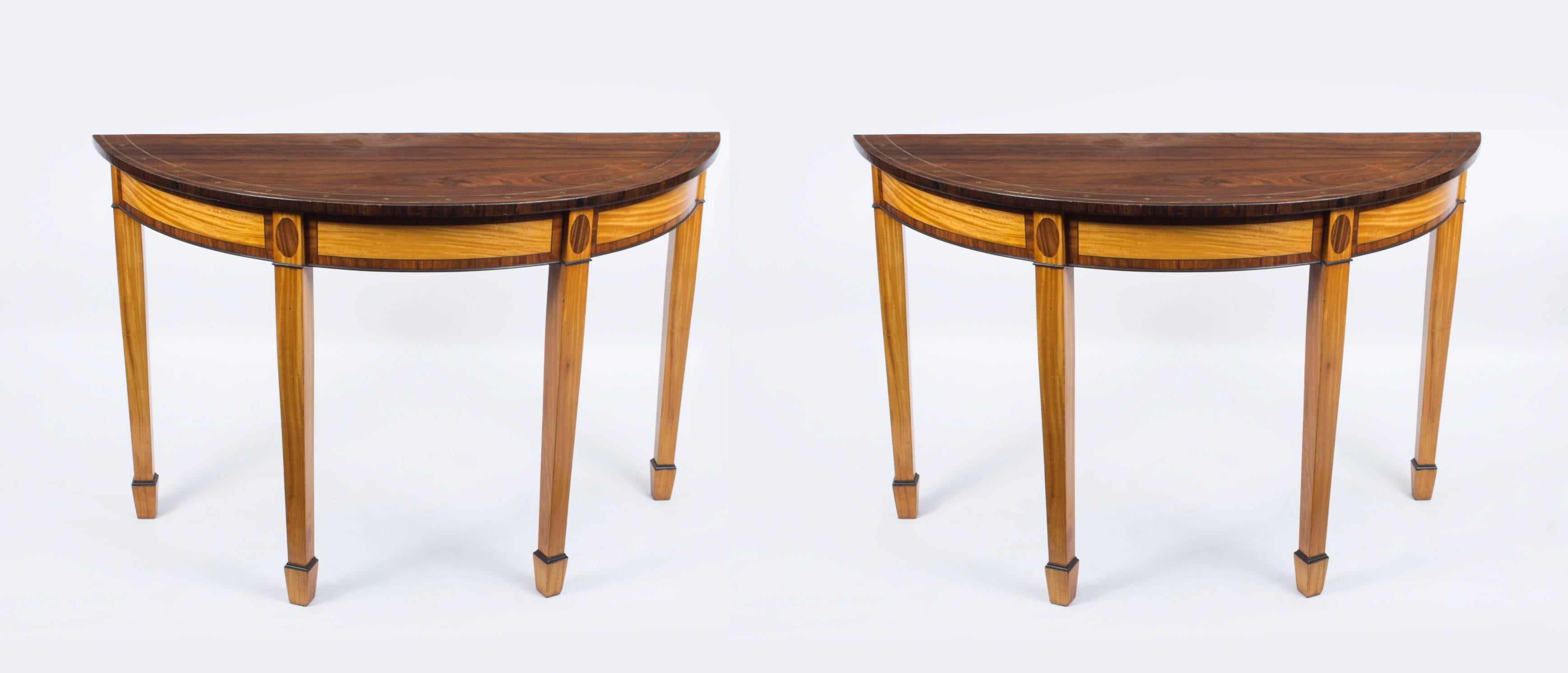 Early 20th Century Pair of Regency Style Console Tables 5