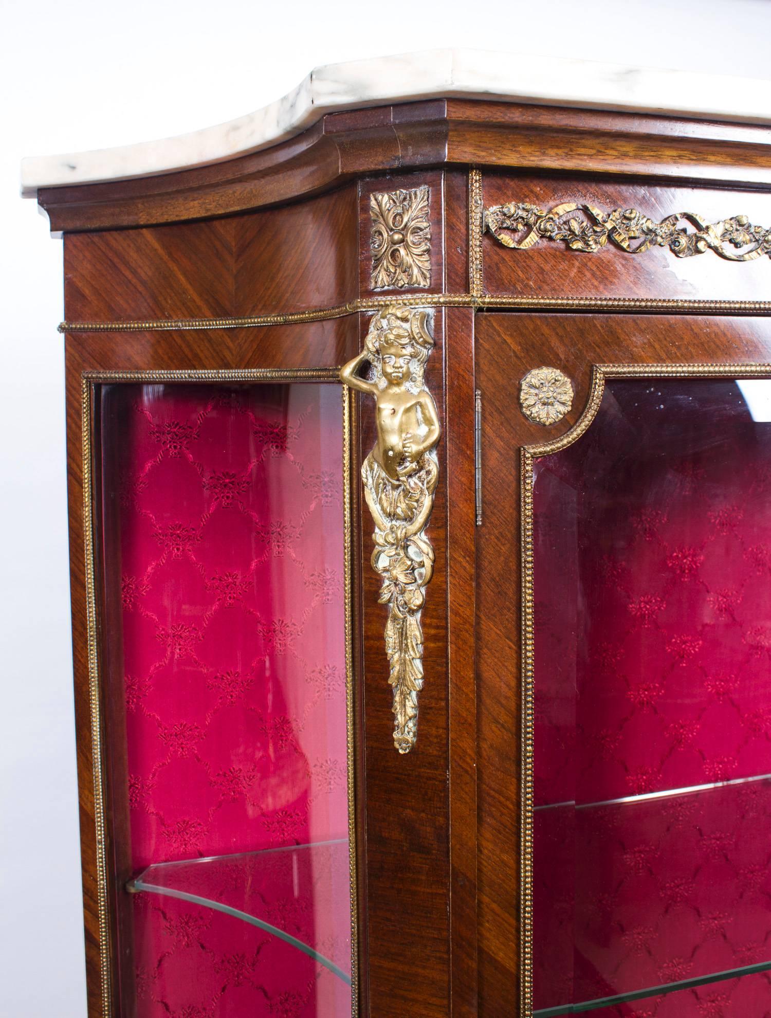 Early 20th Century French Kingwood Marble-Top Vitrine Cabinet 1