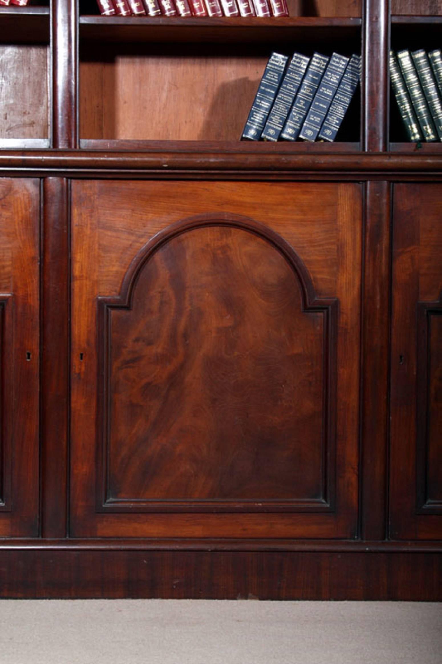 19th Century Victorian Mahogany Open Bookcase In Excellent Condition In London, GB