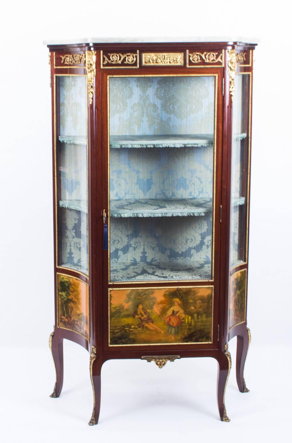19th Century French Vernis Martin Vetrine Display Cabinet 1