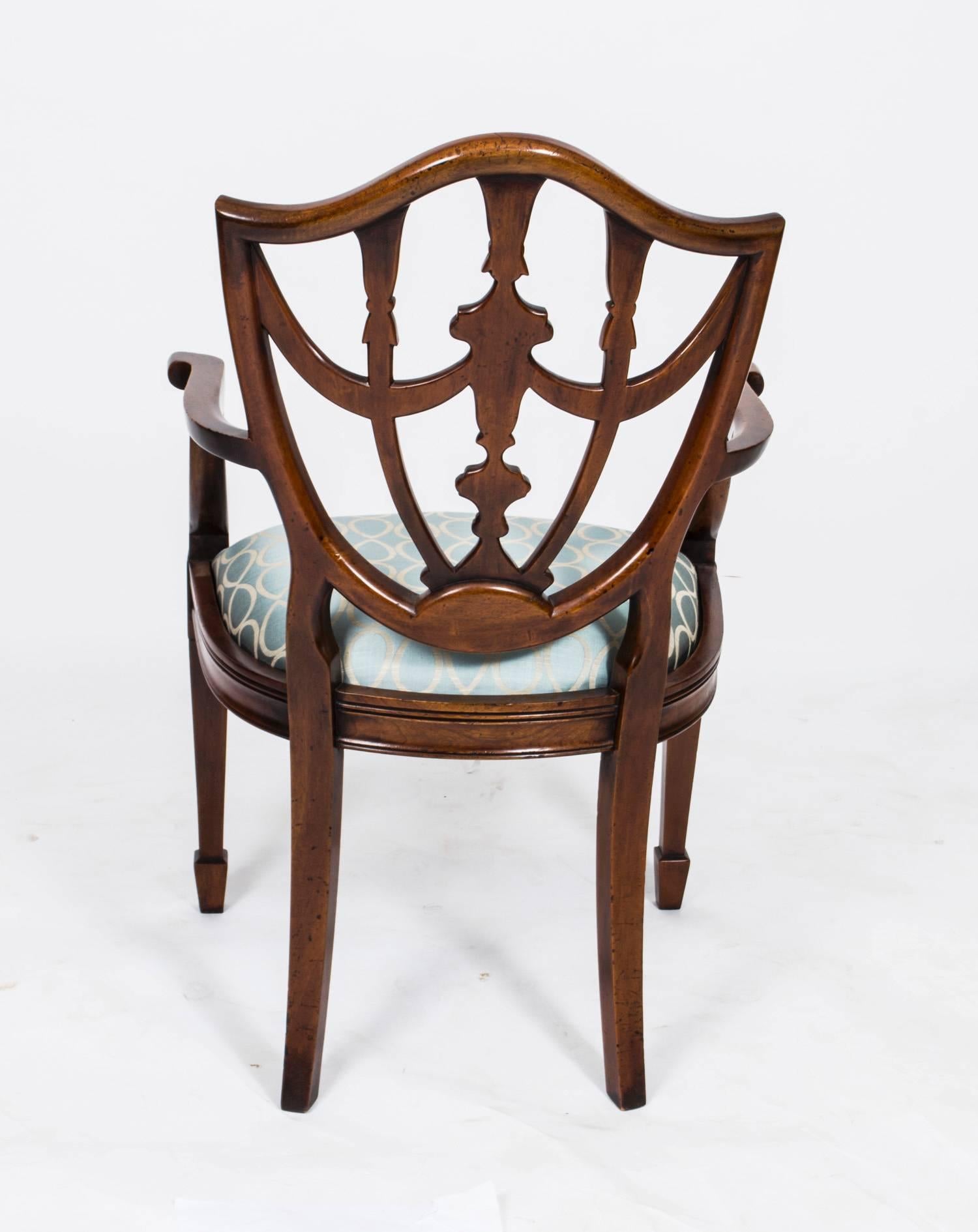 Vintage Set of 14 Federal Shield Back Dining Chairs In Excellent Condition In London, GB
