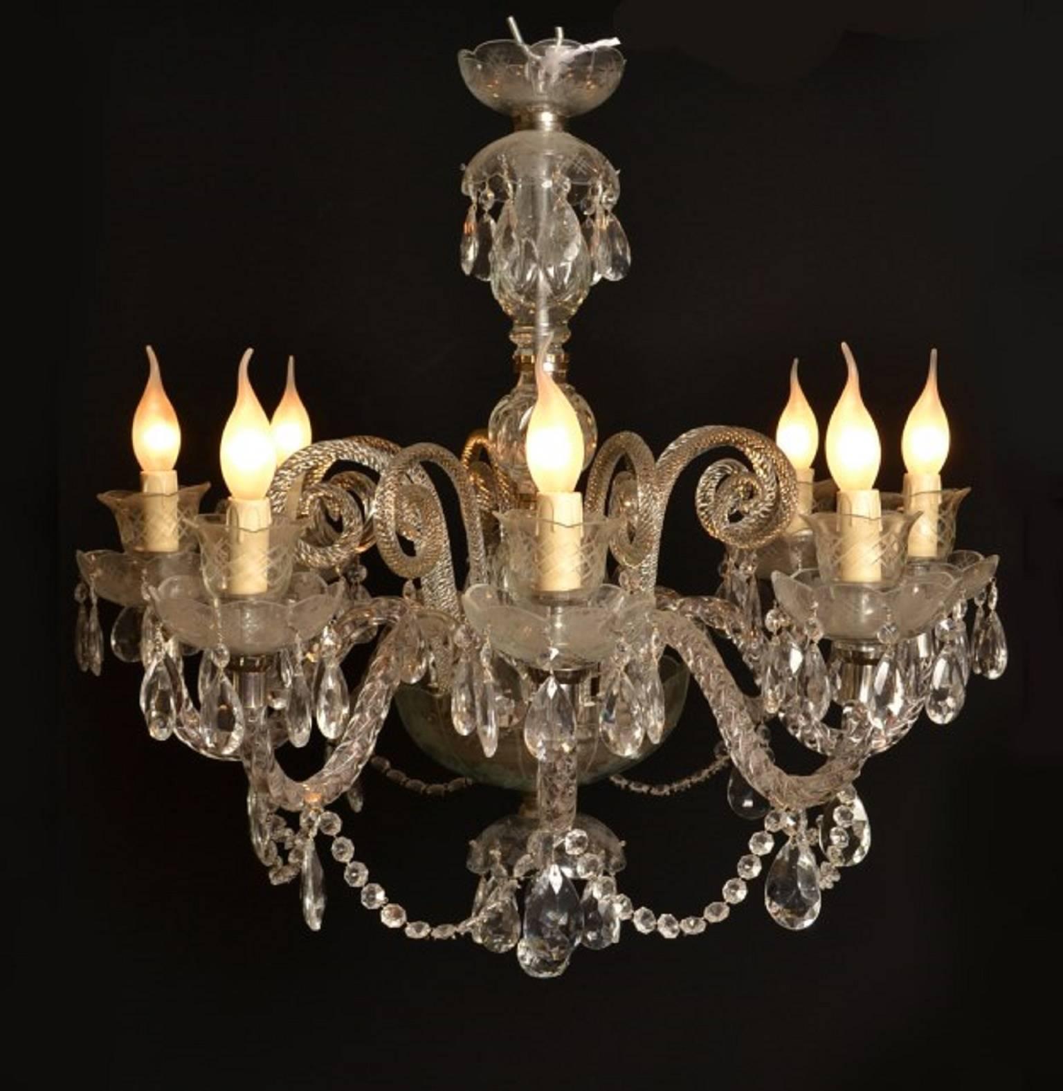 This is a lovely vintage Venetian style chandelier with eight lights and beautiful clear crystal drops, dating from the second half of the 20th Century.

Add a touch of class to your home with this beautiful chandelier.

Condition:
It is in
