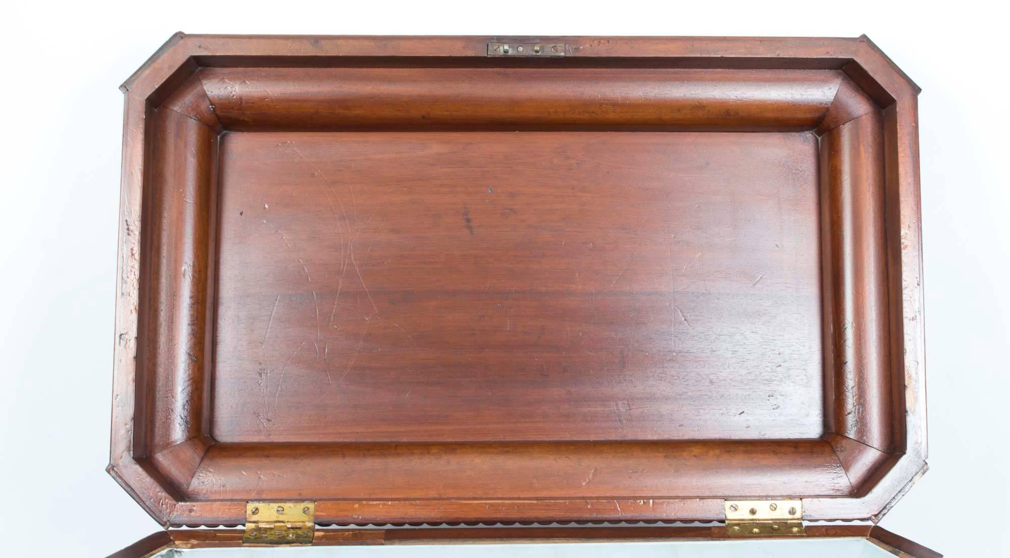 This is a gorgeous antique English Regency flame mahogany wine cellarette of sarcophagus form, circa 1820.

The cellarette has a hinged lid with a beautiful beaded edge and the lid opens to reveal a spacious interior with a removable liner,