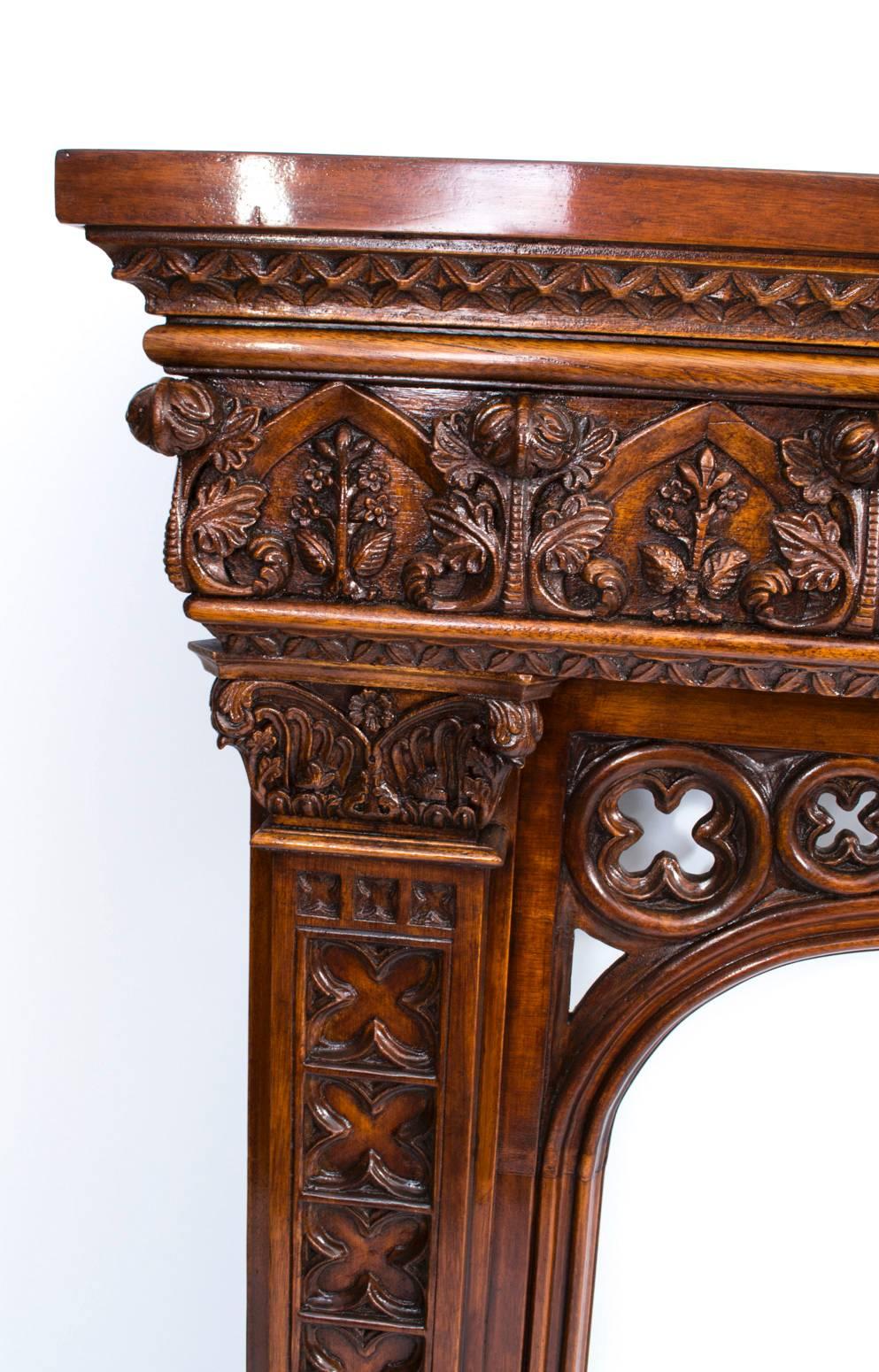 Early 20th Century Neo Gothic Carved Mahogany Chimney Piece In Excellent Condition In London, GB